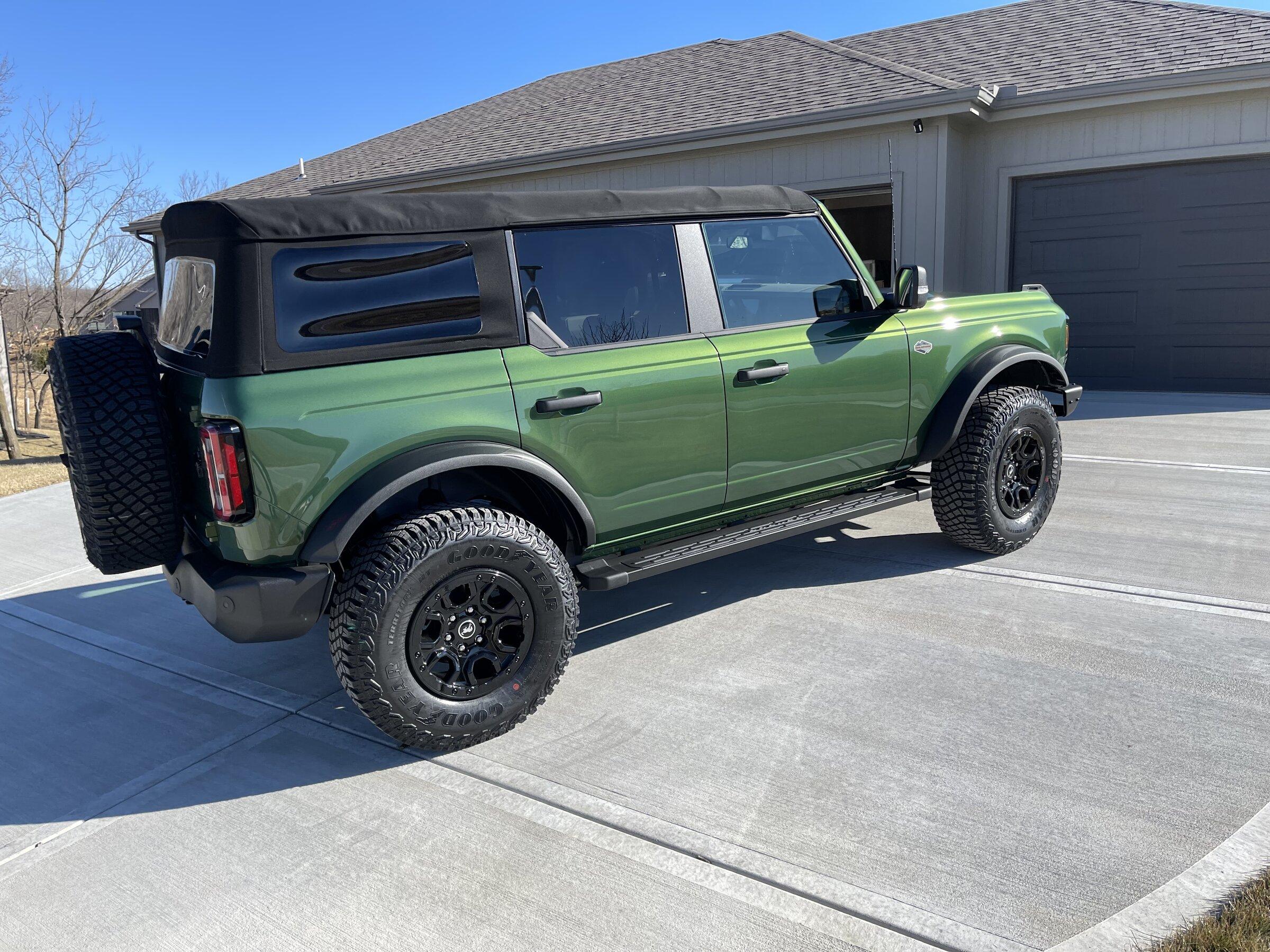Ford Bronco ERUPTION GREEN Bronco Club A83AA438-E4CE-48D7-8006-8E1EB1316352
