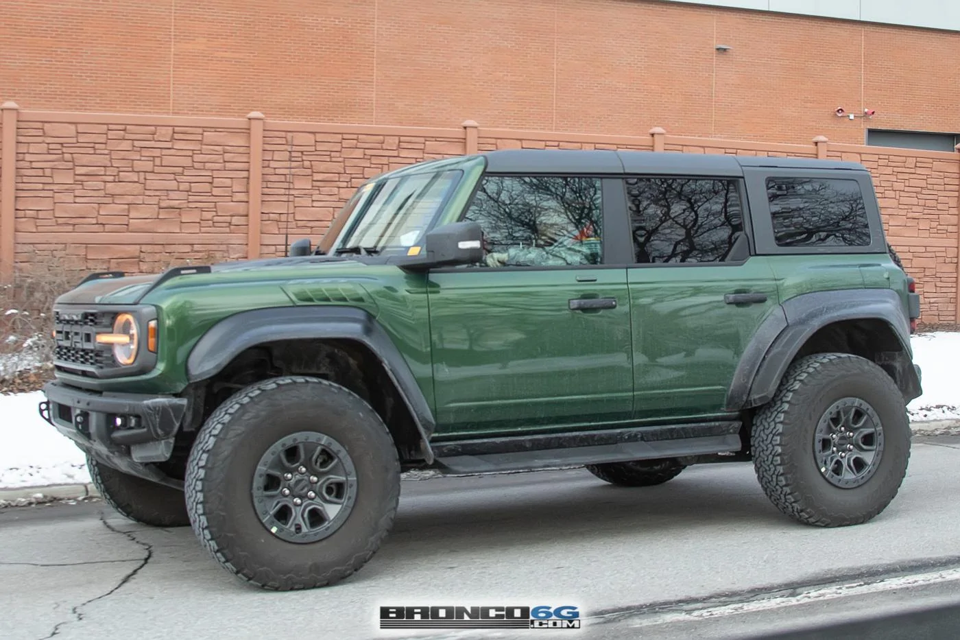 Ford Bronco Newest Looks at Eruption Green Bronco Raptor bronco-raptor-eruption-green-spied-3