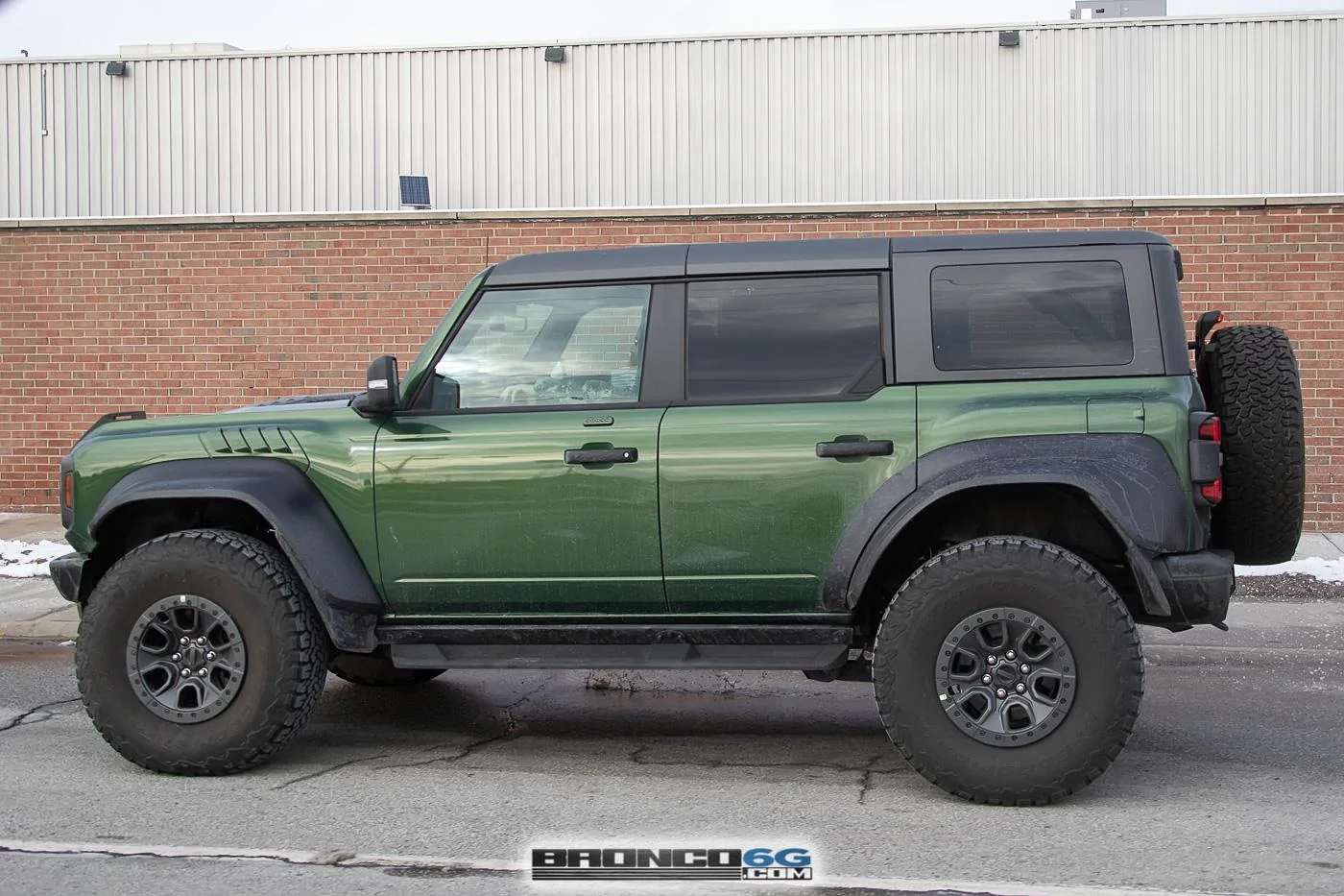 Ford Bronco Newest Looks at Eruption Green Bronco Raptor bronco-raptor-eruption-green-spied-5