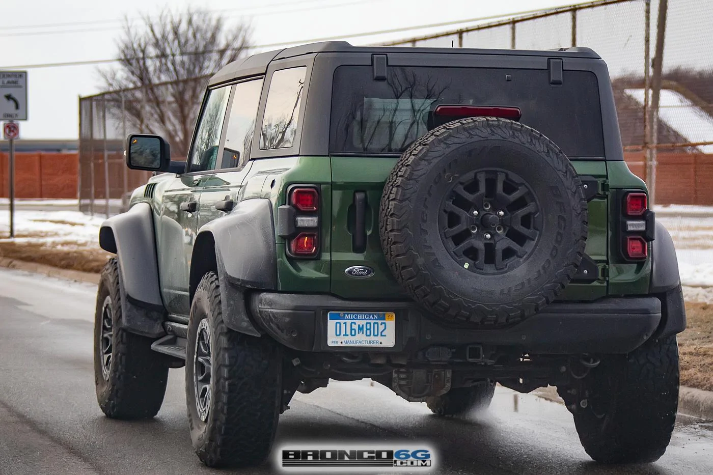Ford Bronco Newest Looks at Eruption Green Bronco Raptor bronco-raptor-eruption-green-spied-7