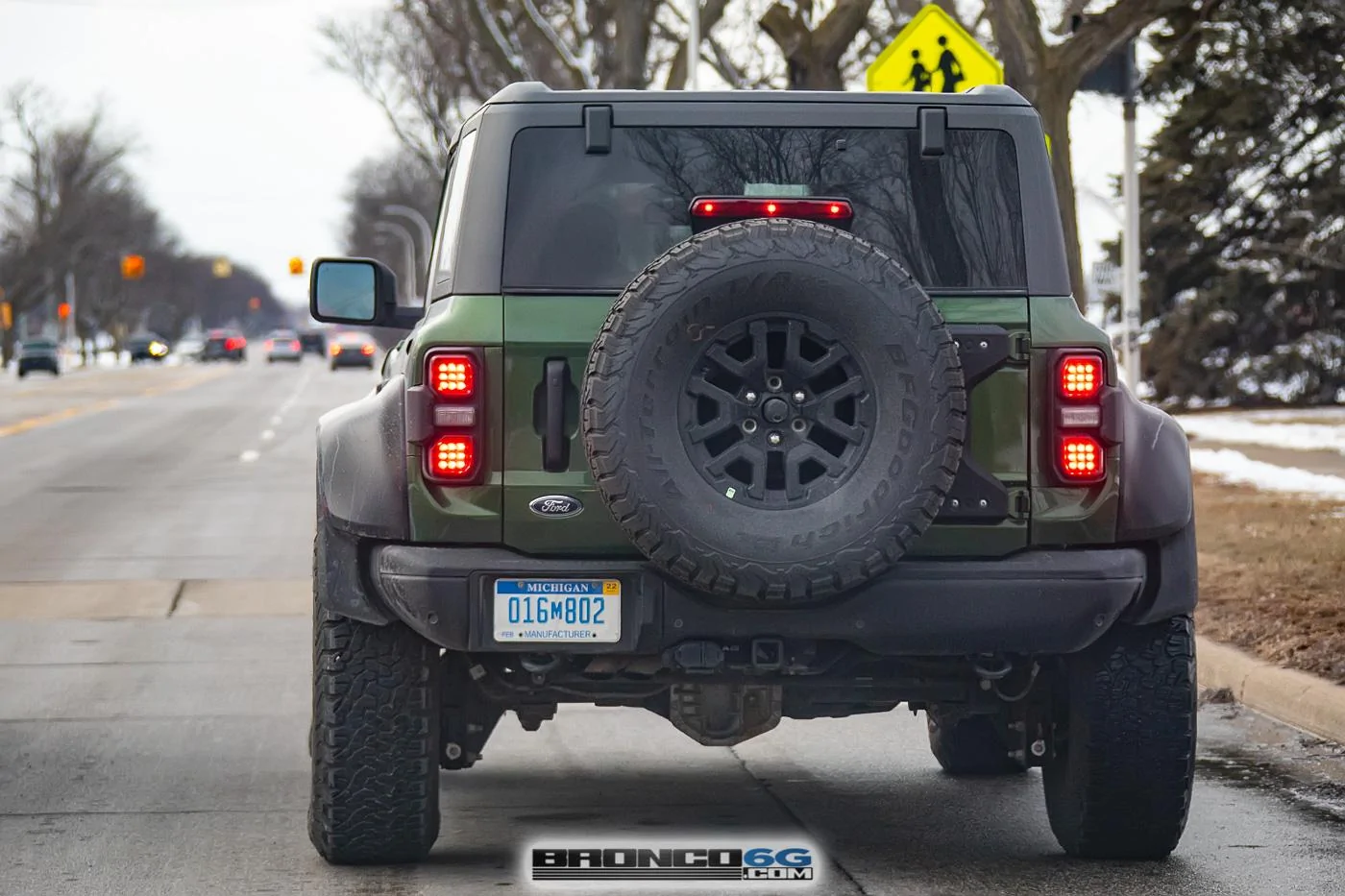 Ford Bronco Newest Looks at Eruption Green Bronco Raptor bronco-raptor-eruption-green-spied-8