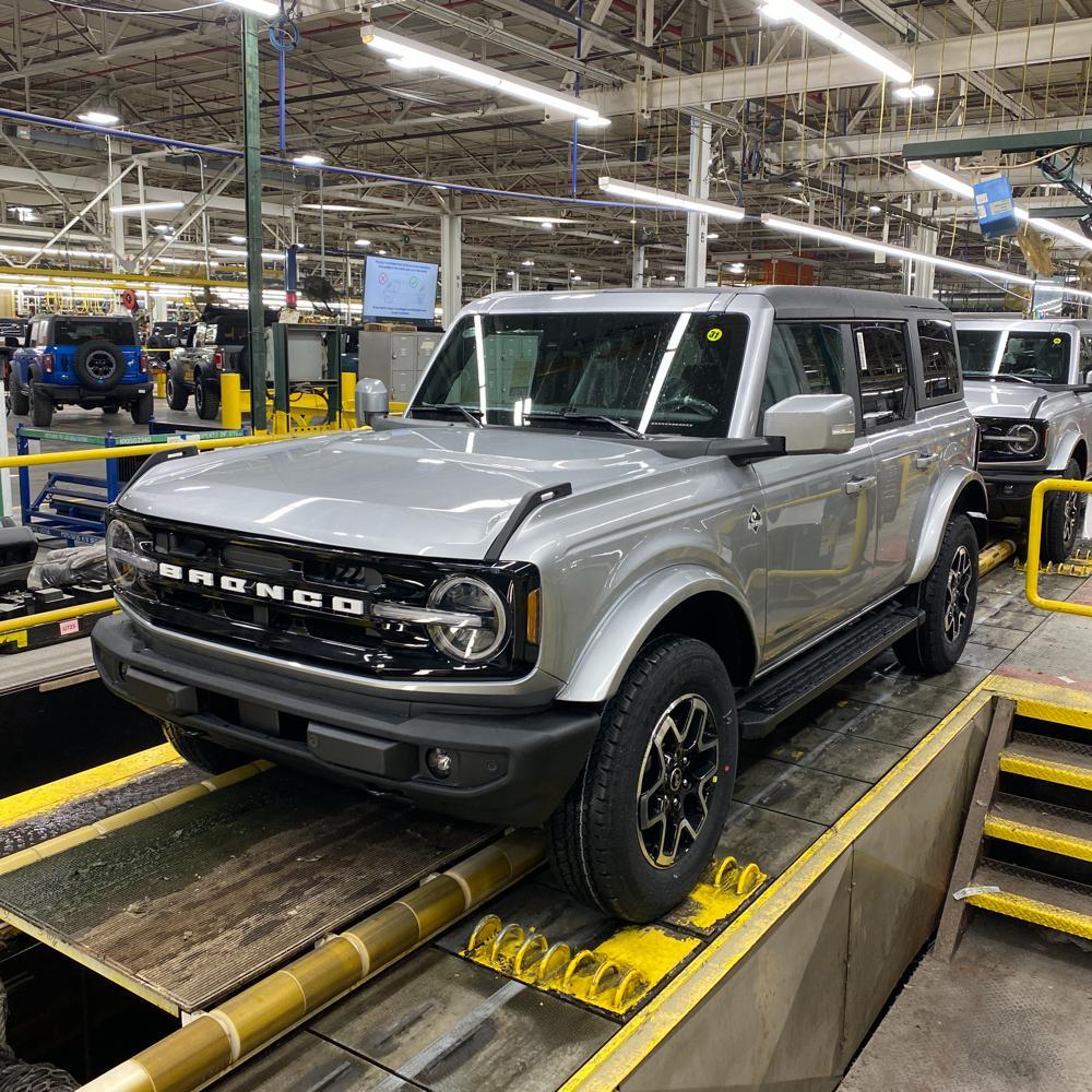 Ford Bronco 🛠 01/24/22 Build Week Group Bronco Off assembly Line