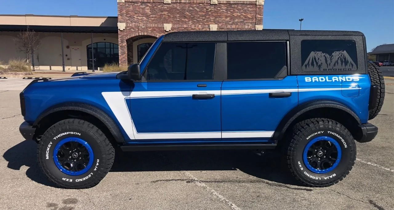 Ford Bronco VELOCITY BLUE Bronco Club Bronco 3