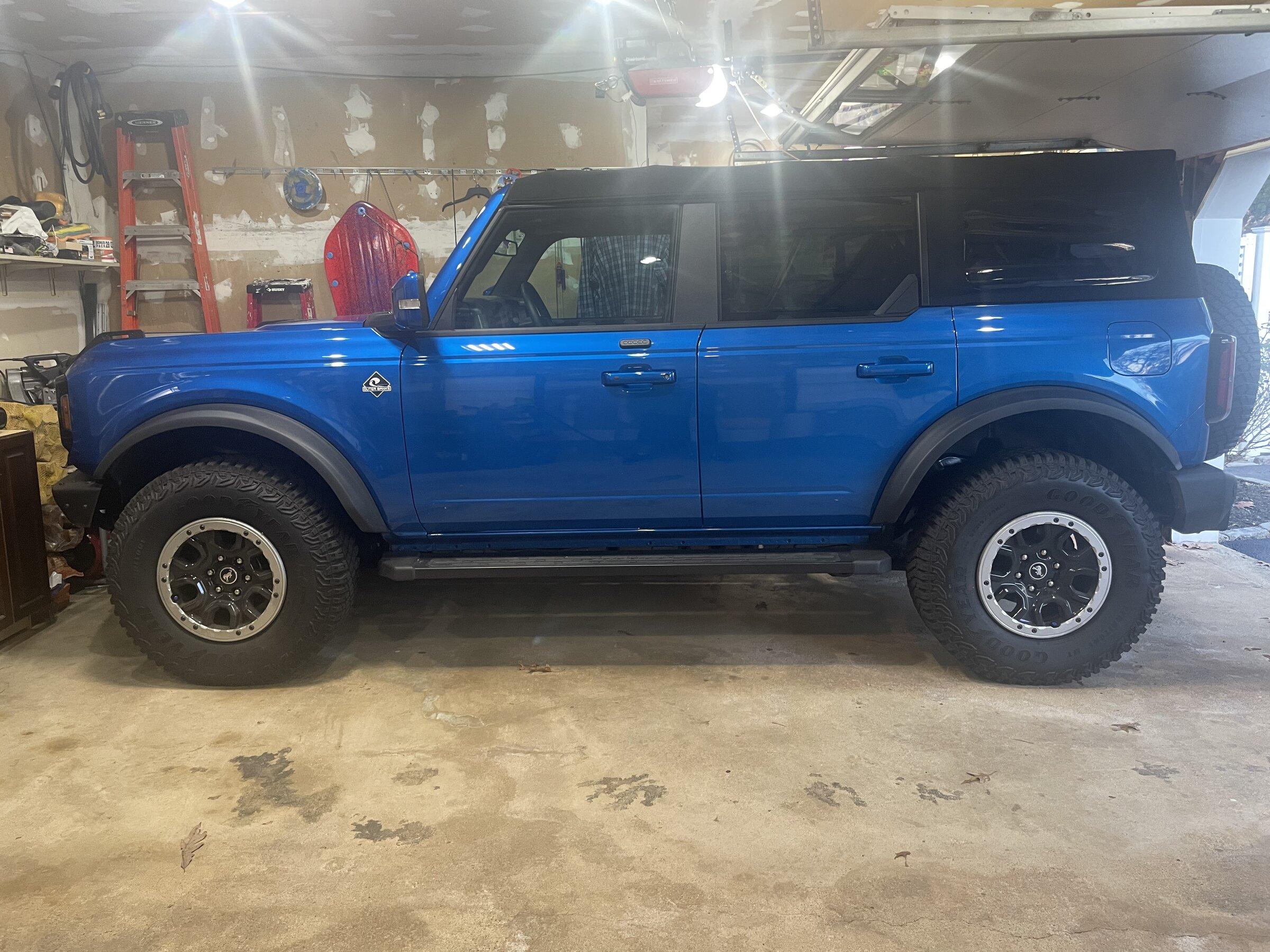 Ford Bronco VELOCITY BLUE Bronco Club D6DB0B43-8E36-4ECA-A801-8A0B1BE267FC
