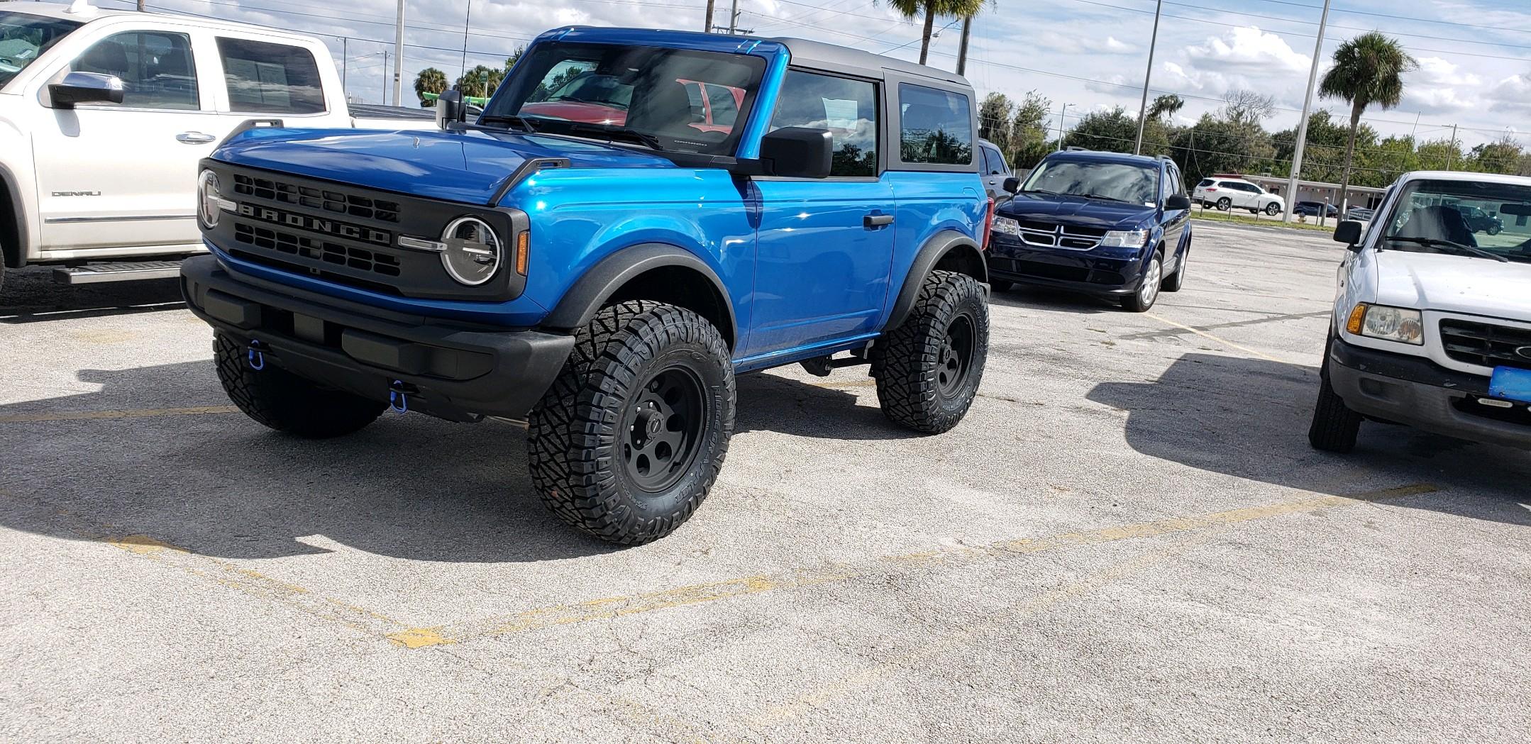 Ford Bronco VELOCITY BLUE Bronco Club 20211119_123903