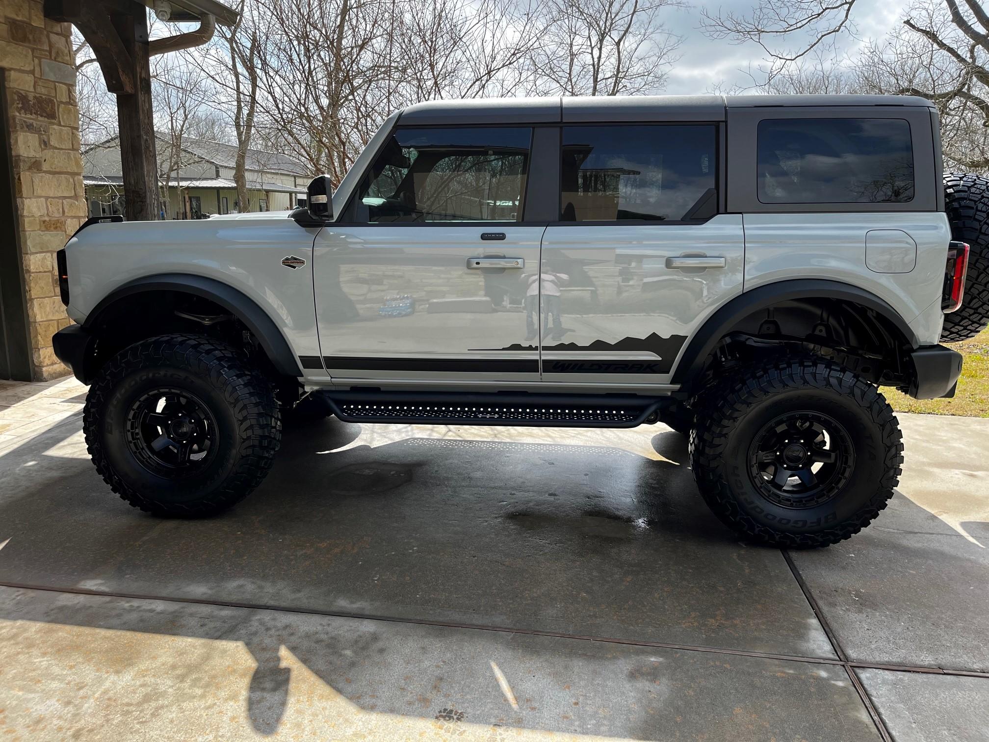 Ford Bronco 37's with 5" Rough Country Lift on Wildtrak Bronco 21-31