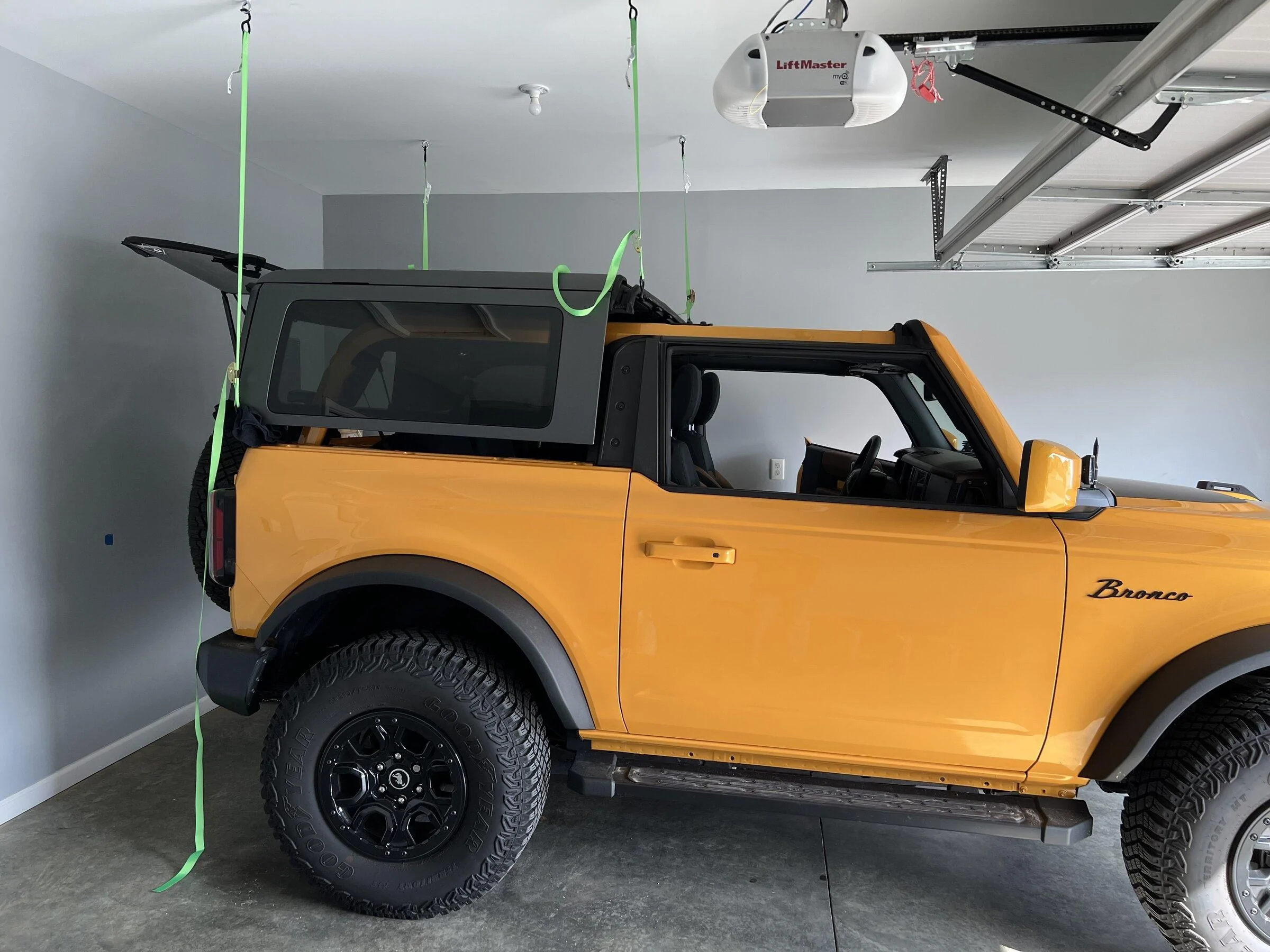 Ford Bronco Simple Garage Hardtop Removal 85E73E0C-FE52-4B7B-8E2E-890CDA1EB078