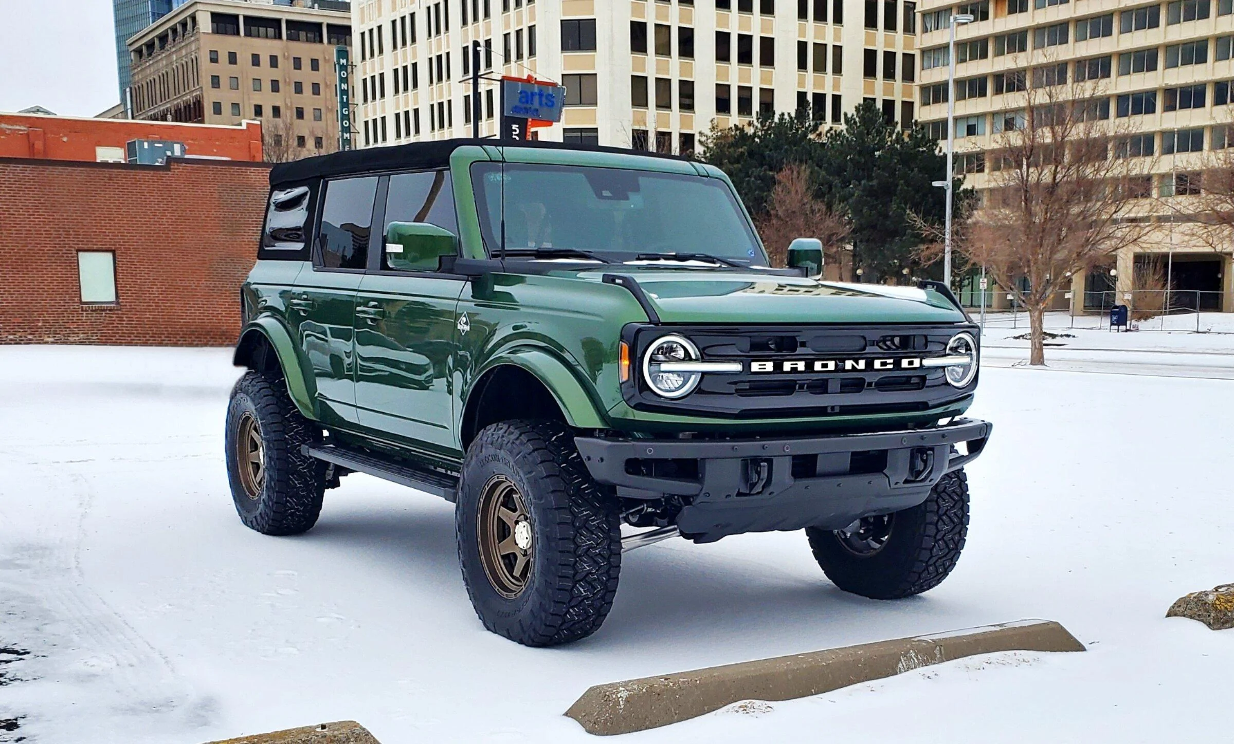 Ford Bronco ERUPTION GREEN Bronco Club Picsart_22-02-23_16-30-27-390