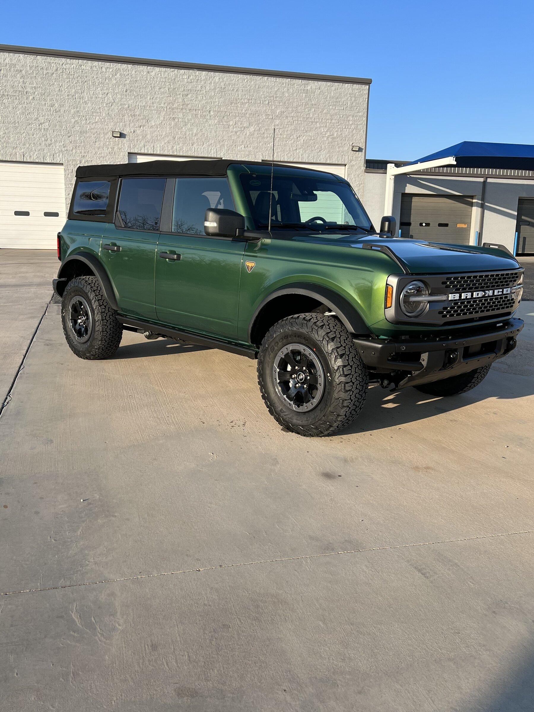 Ford Bronco 2-Door Black Diamond Sasquatch 070482D7-8BAD-46D6-A9BD-E77C7B6DEB38