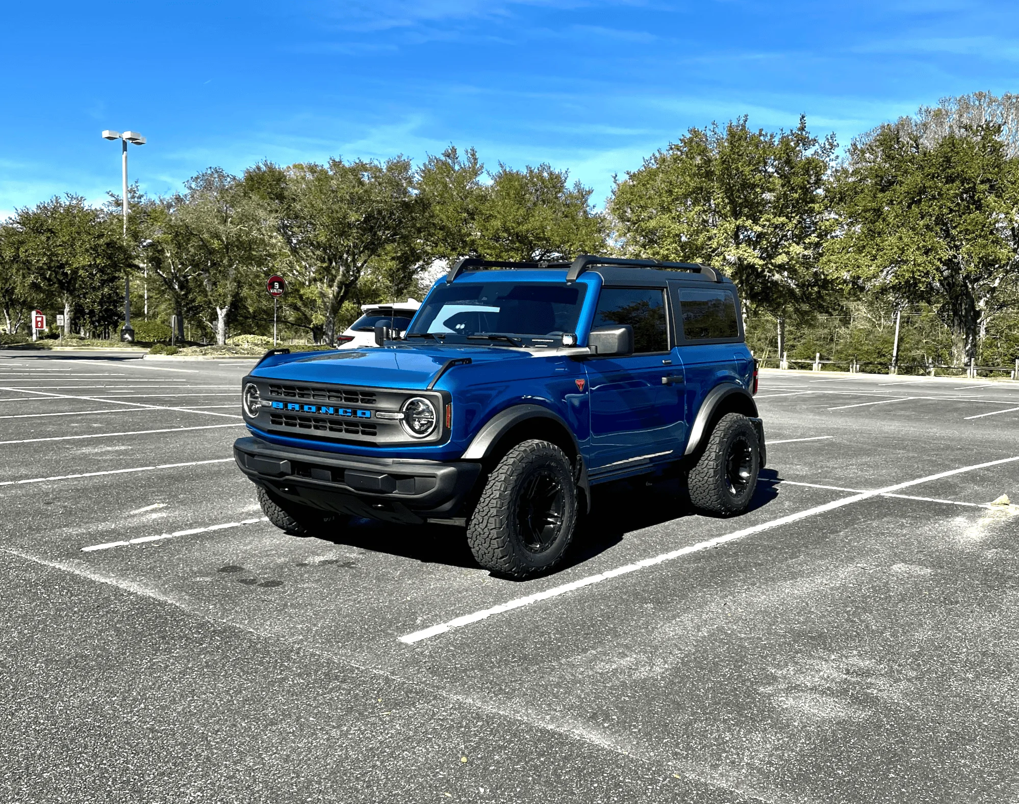 Ford Bronco VELOCITY BLUE Bronco Club fog12