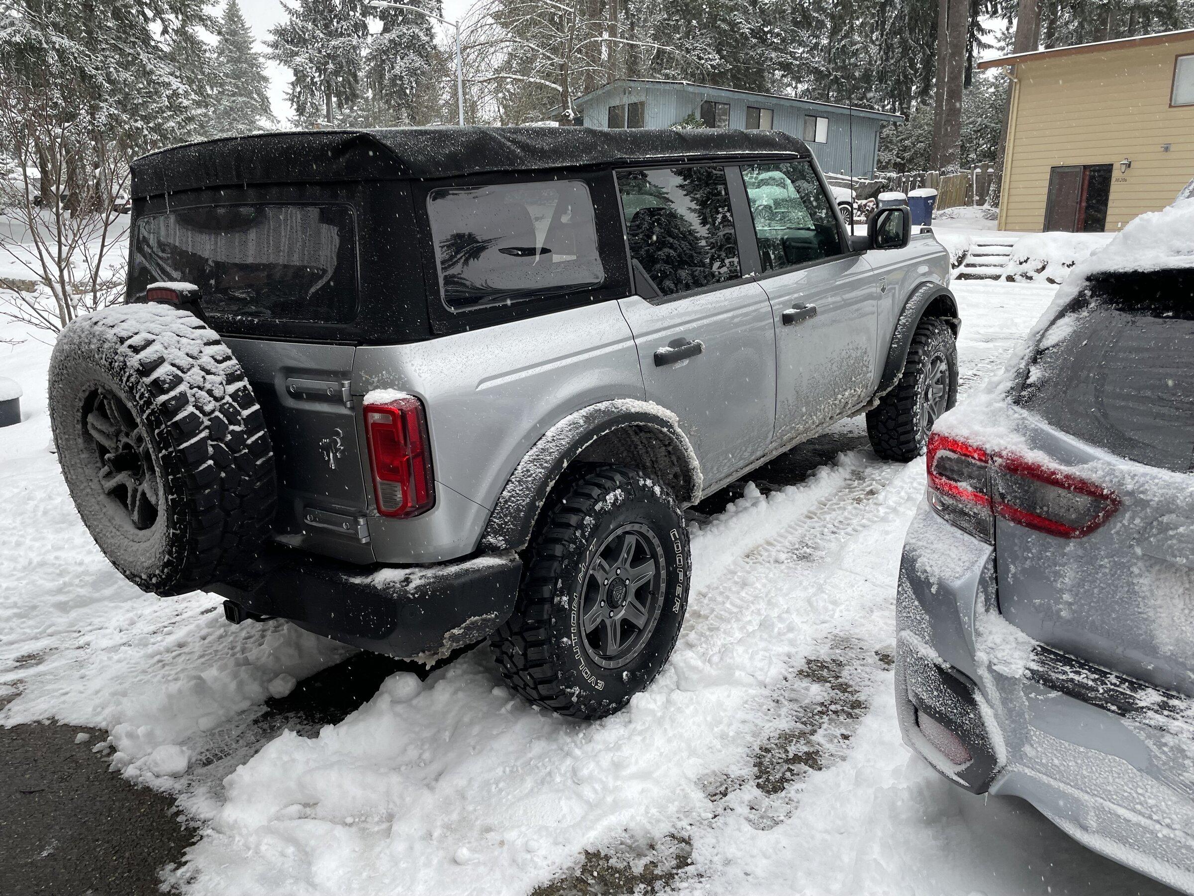 Ford Bronco 33's DHUN3107