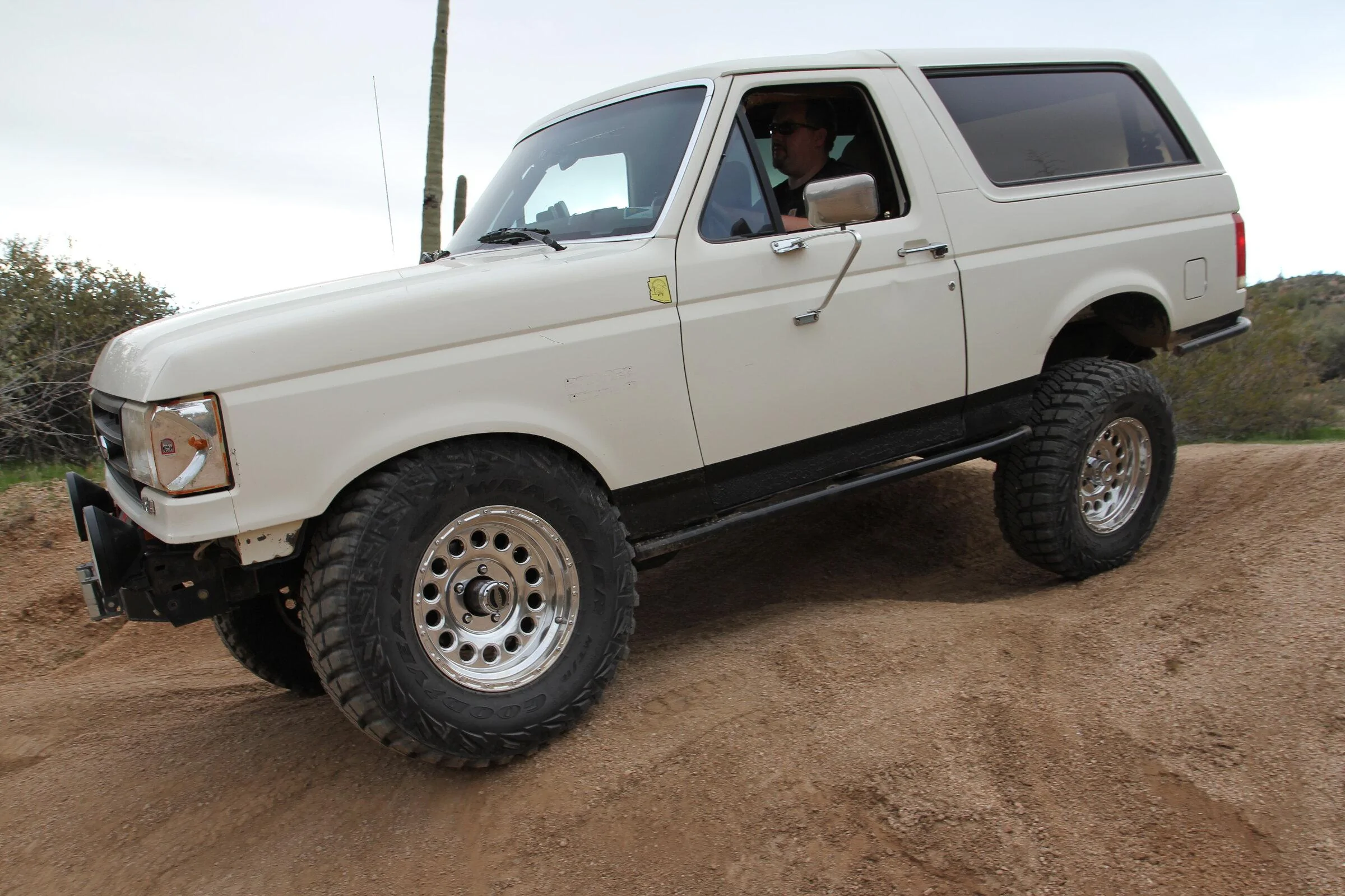 Ford Bronco Dropped door repair complete. A3ACB926-533C-44C8-B7A3-9D6B09E5961E