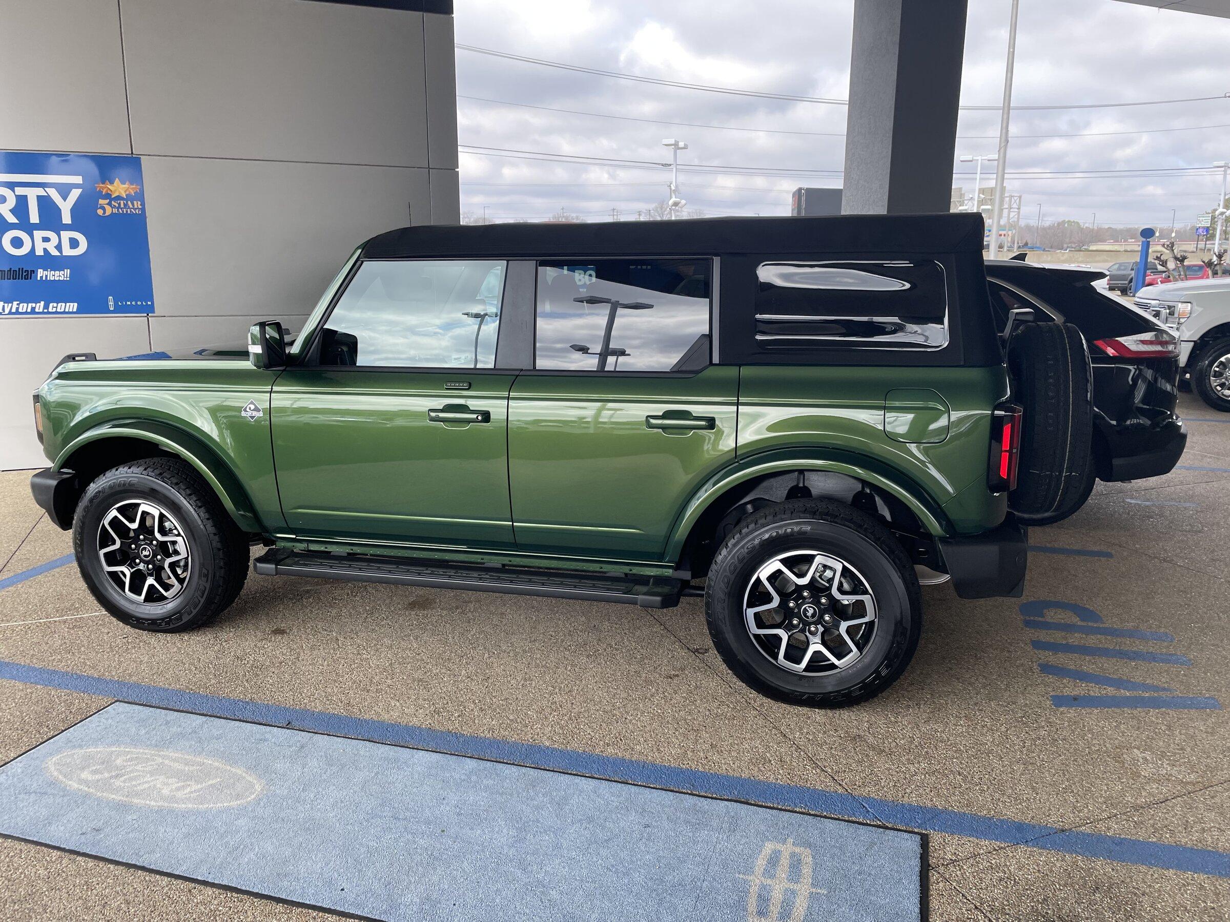 Ford Bronco ERUPTION GREEN Bronco Club BA65D249-6392-45D3-9D65-4D9D317D7E9C