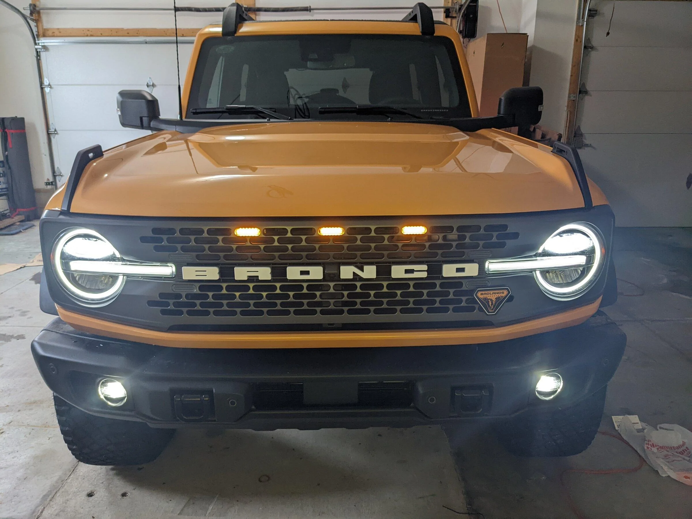 Ford Bronco Added some grill lights PXL_20220226_192625320