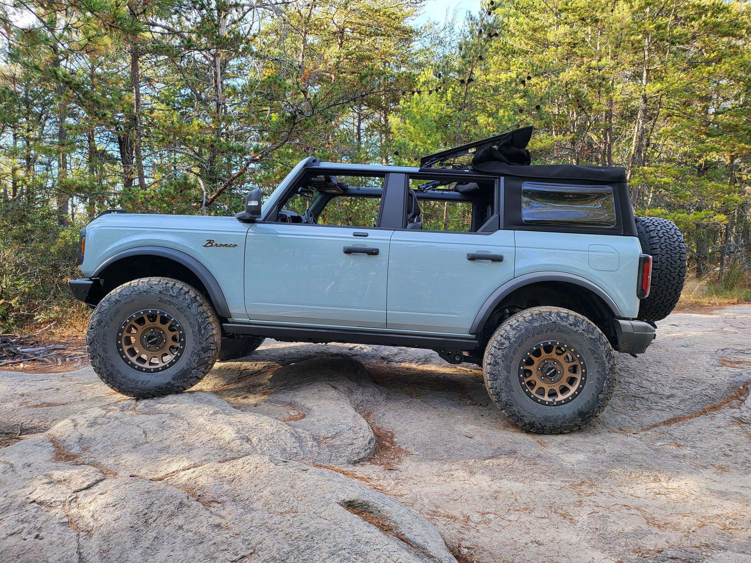 Ford Bronco Fender flares painted on Cactus Gray First Edition + Method Wheels, Nitto Recon Grapplers 35's, Fabtech 1.5" Level Kit 20211202_143235 (1)