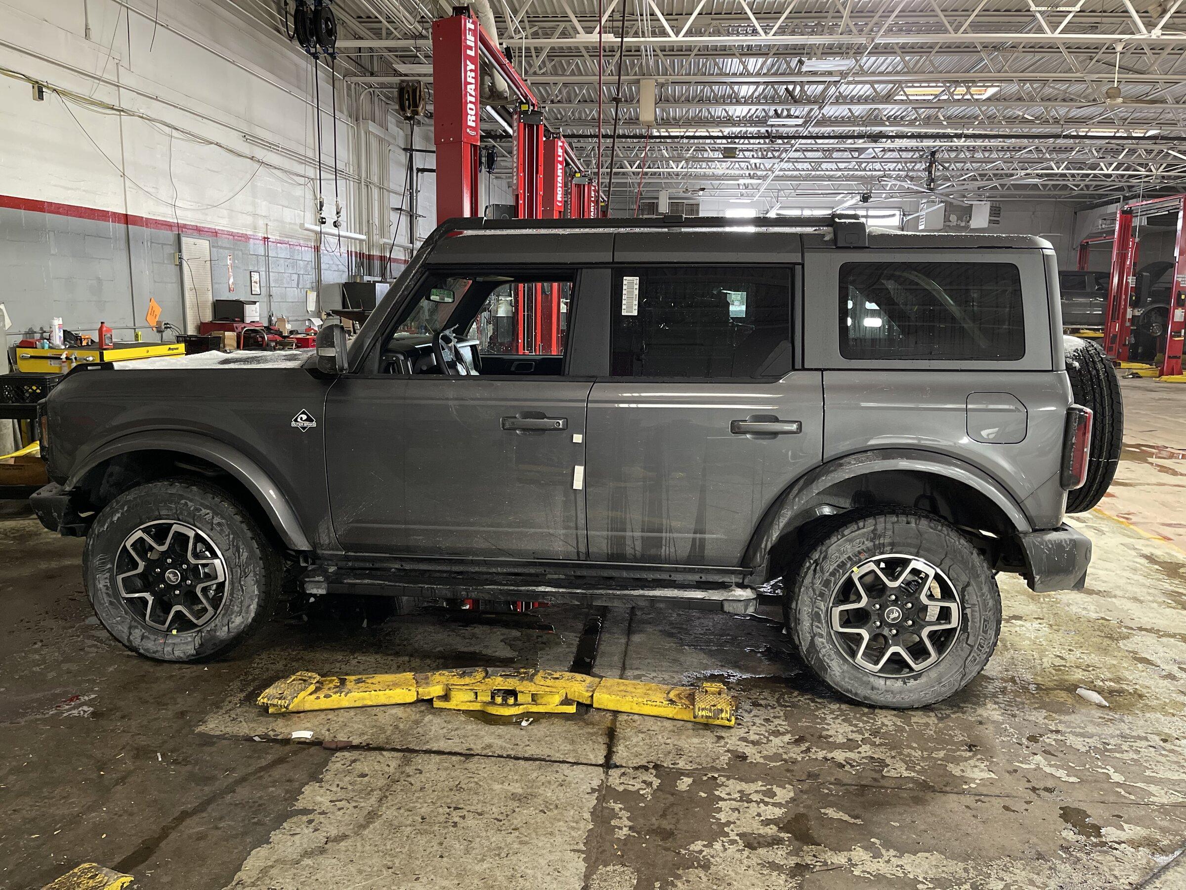 Ford Bronco CARBONIZED GRAY Bronco Club 3DAAA533-33ED-4686-A01E-56E0976C1A40