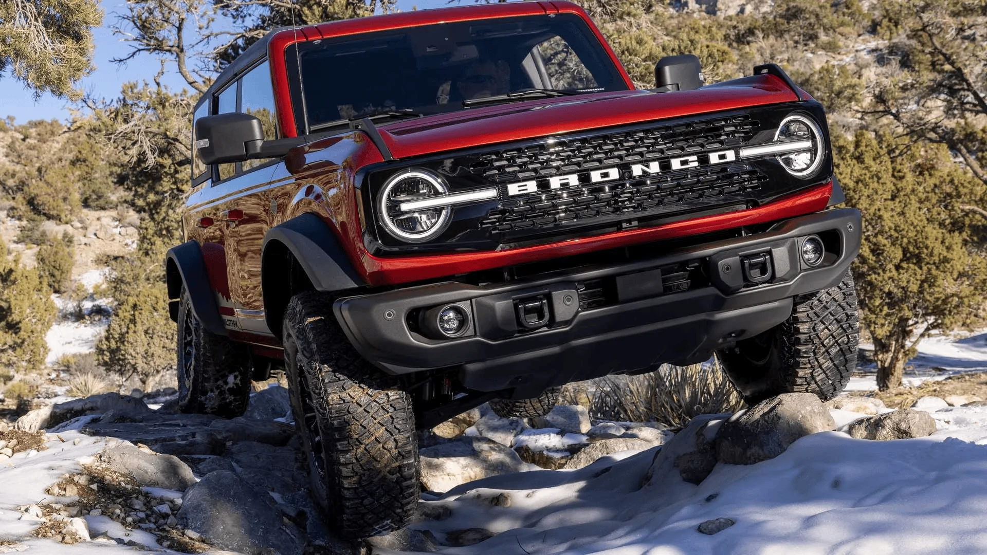 Ford Bronco Capable vs Modular Bumper comparison video 1646018622703