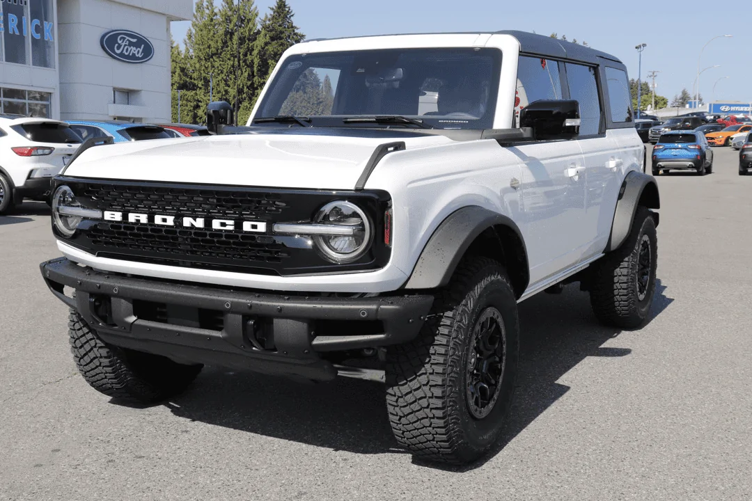 Ford Bronco Capable vs Modular Bumper comparison video 1646018697294