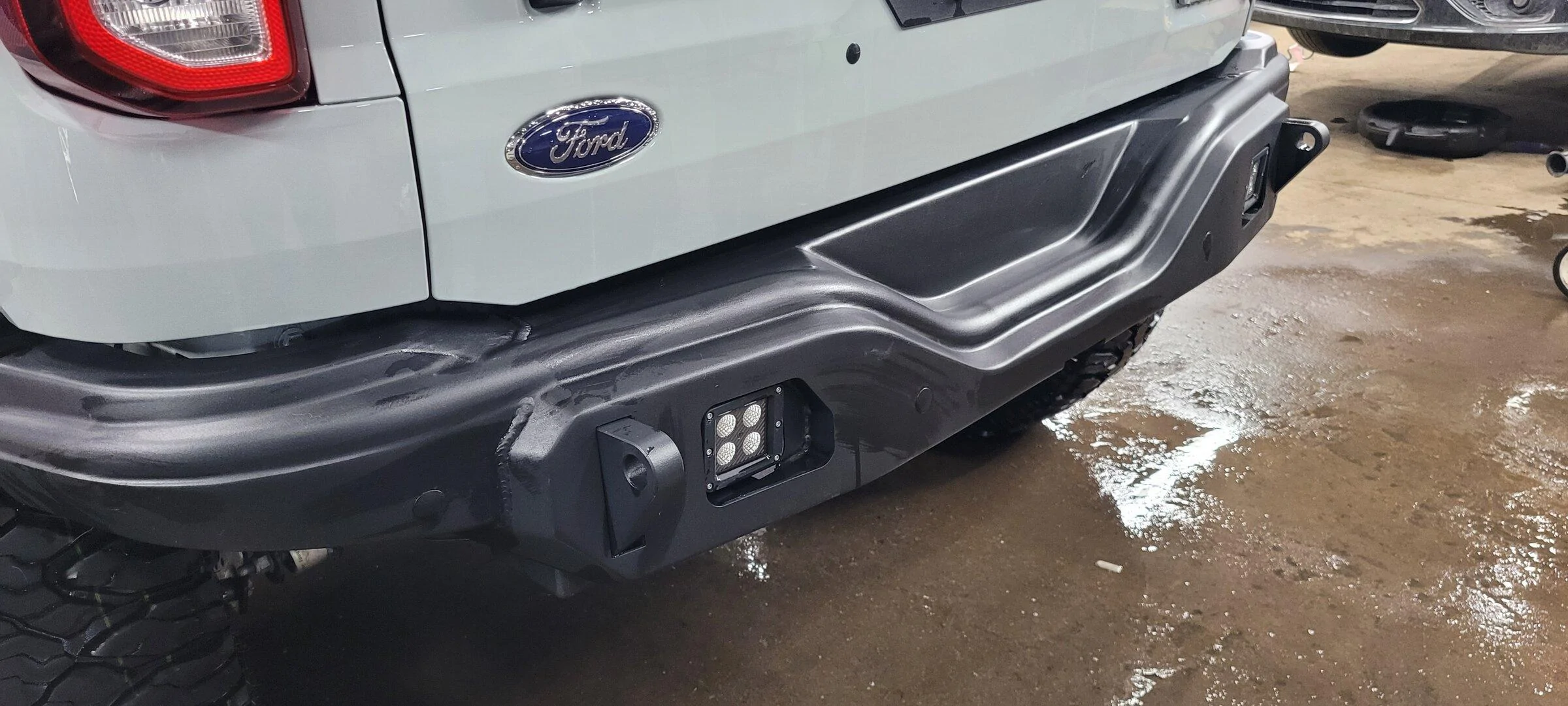 Ford Bronco 4wp rear bumper and hitch 20220228_163515