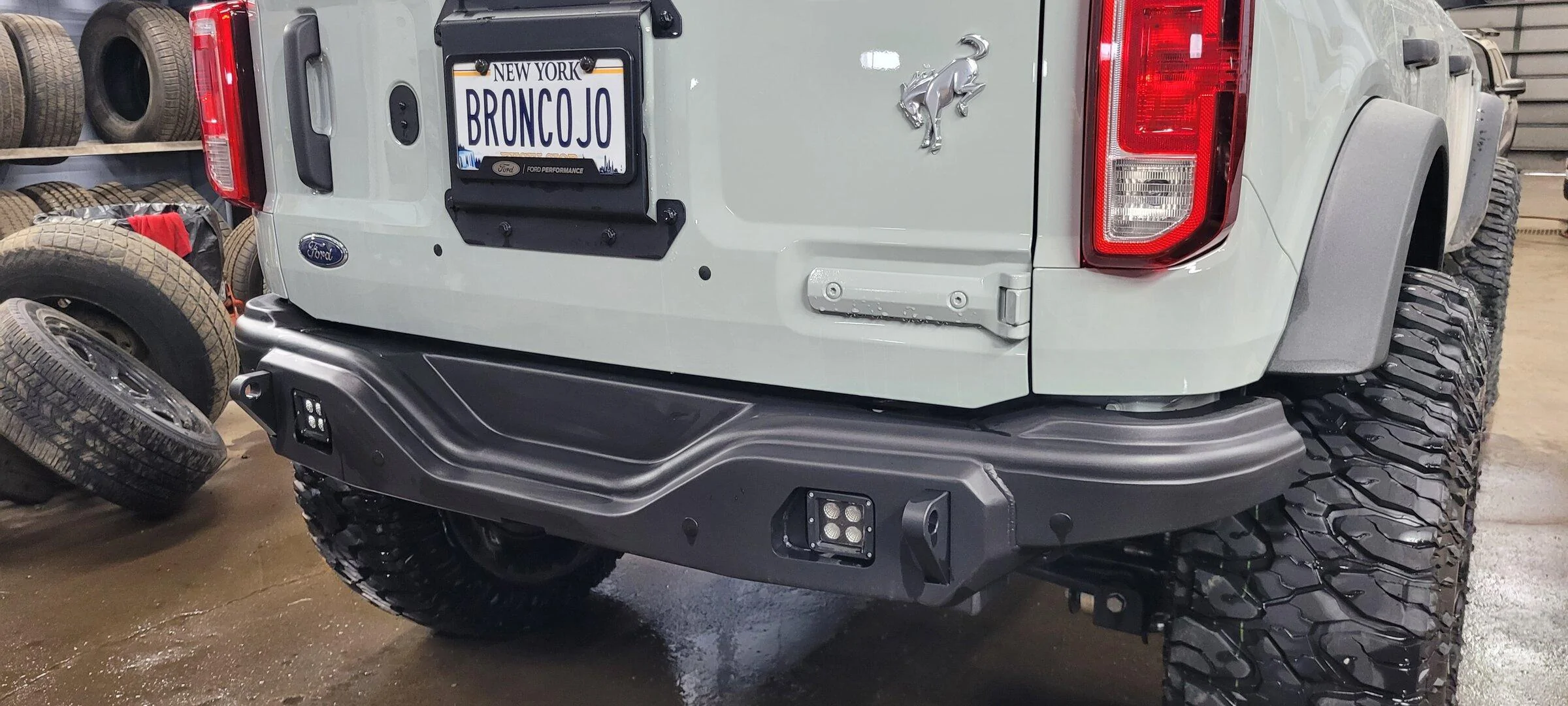Ford Bronco 4wp rear bumper and hitch 20220228_163522