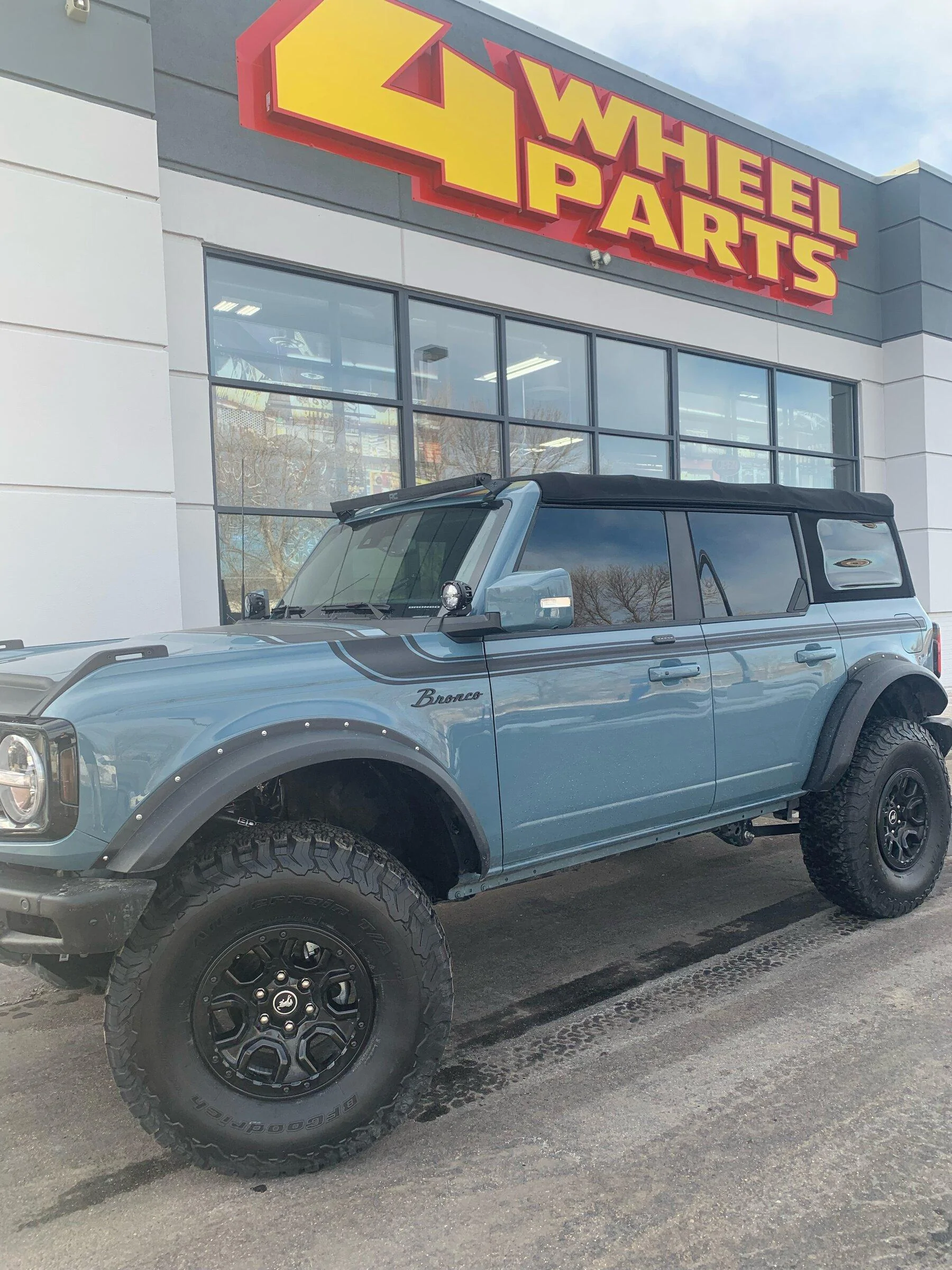 Ford Bronco LIFT DAY!!! ☝ 💯 ⬆. 💪🏼 🦾. @maxlidermotors 4” Stage 1 Lift w/ @bdssuspensions upper control arms on 37's DBBF0102-AFE3-4897-BB9C-9206FAD0B3C0