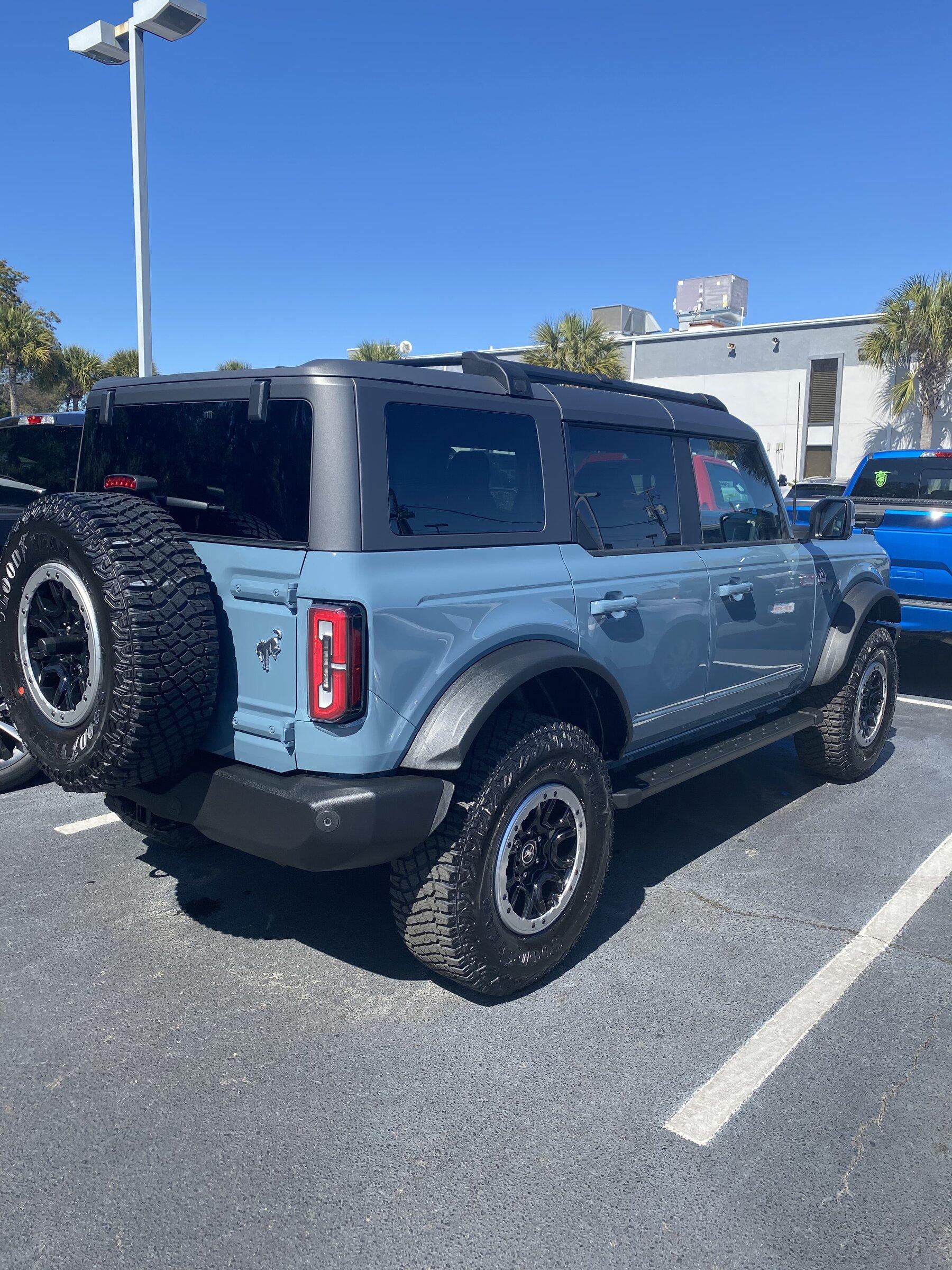 Ford Bronco AREA 51 Bronco Club 069032FE-0A02-4738-8DB0-4758BB116CD0
