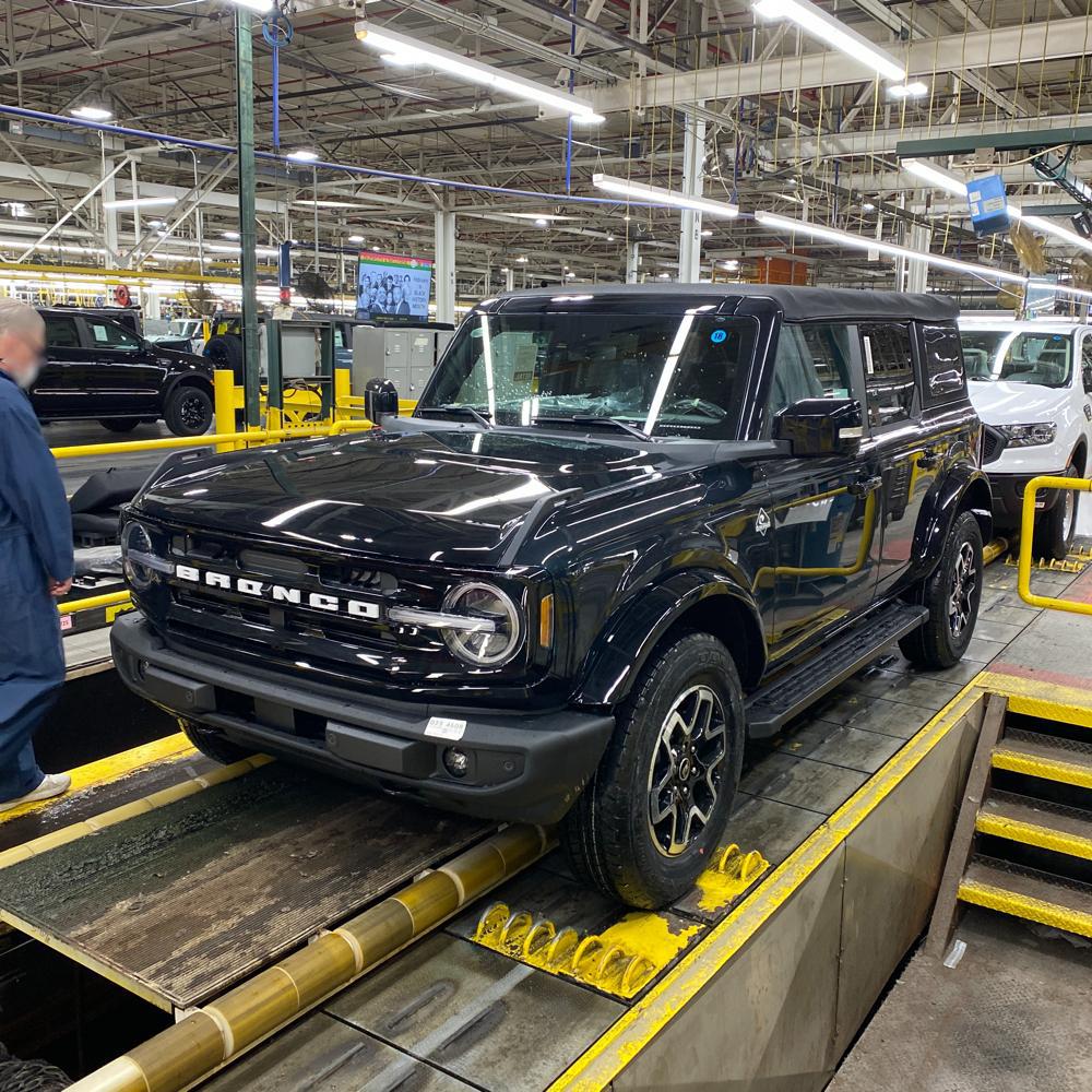 Ford Bronco 02/07/2022 Build Week Group AA30D780-17DD-47DD-9959-57B3175EC6FD