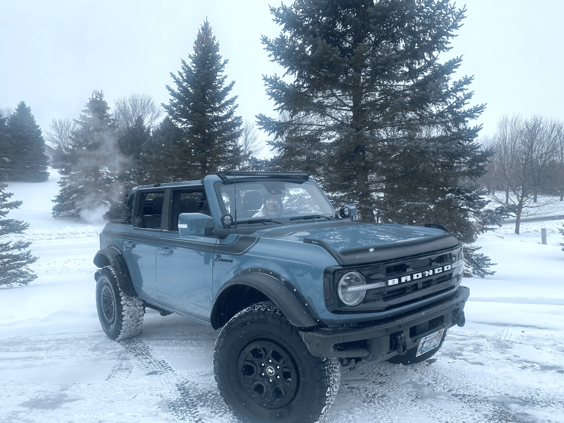 Ford Bronco LIFT DAY!!! ☝ 💯 ⬆. 💪🏼 🦾. @maxlidermotors 4” Stage 1 Lift w/ @bdssuspensions upper control arms on 37's 8F9EE6B1-7EC3-40EA-AC11-99E16332E186