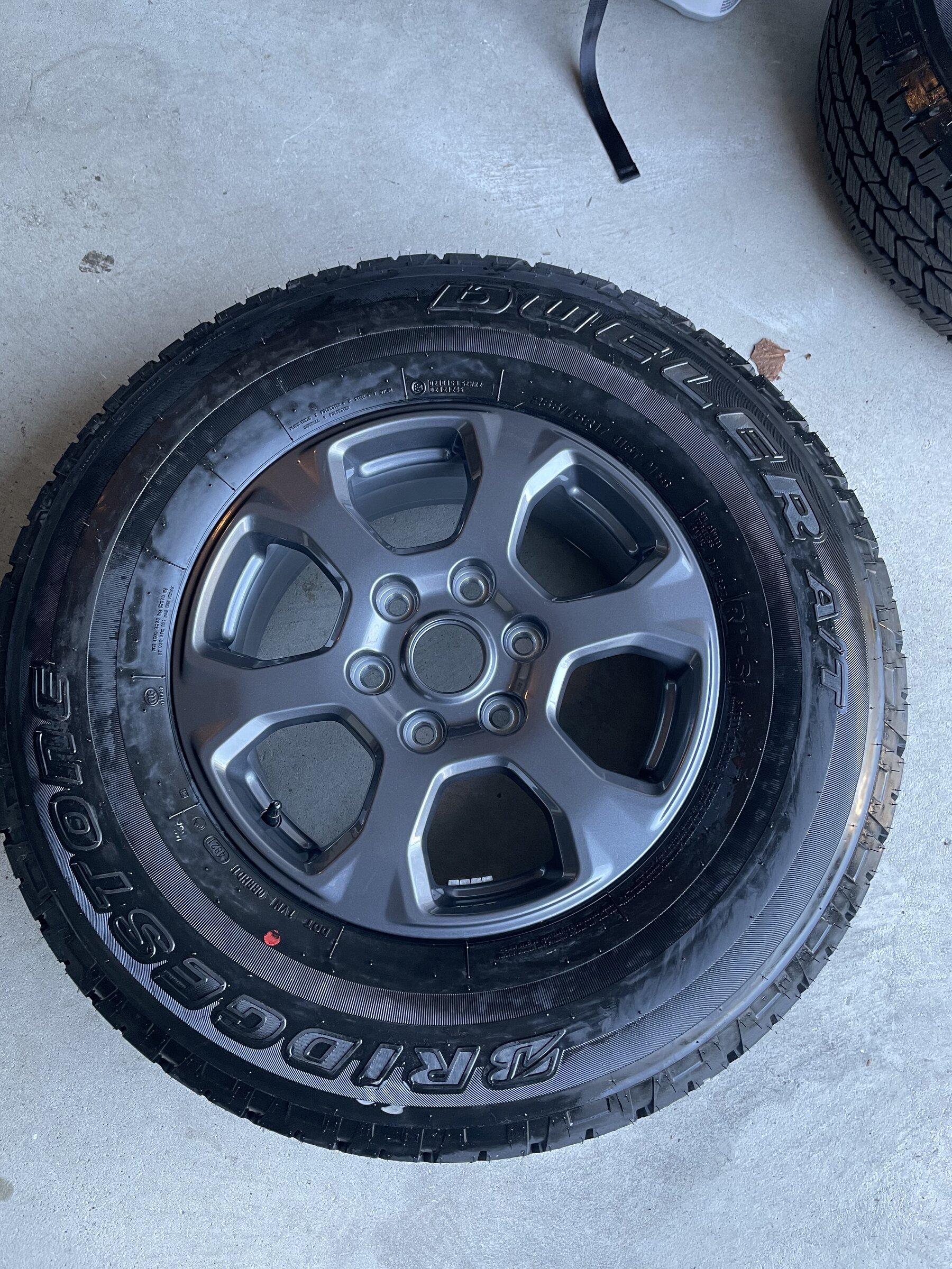 Ford Bronco Big Bend Wheels/Tires with TPMS BB35F05F-91AA-4374-BDC5-0154230CA726