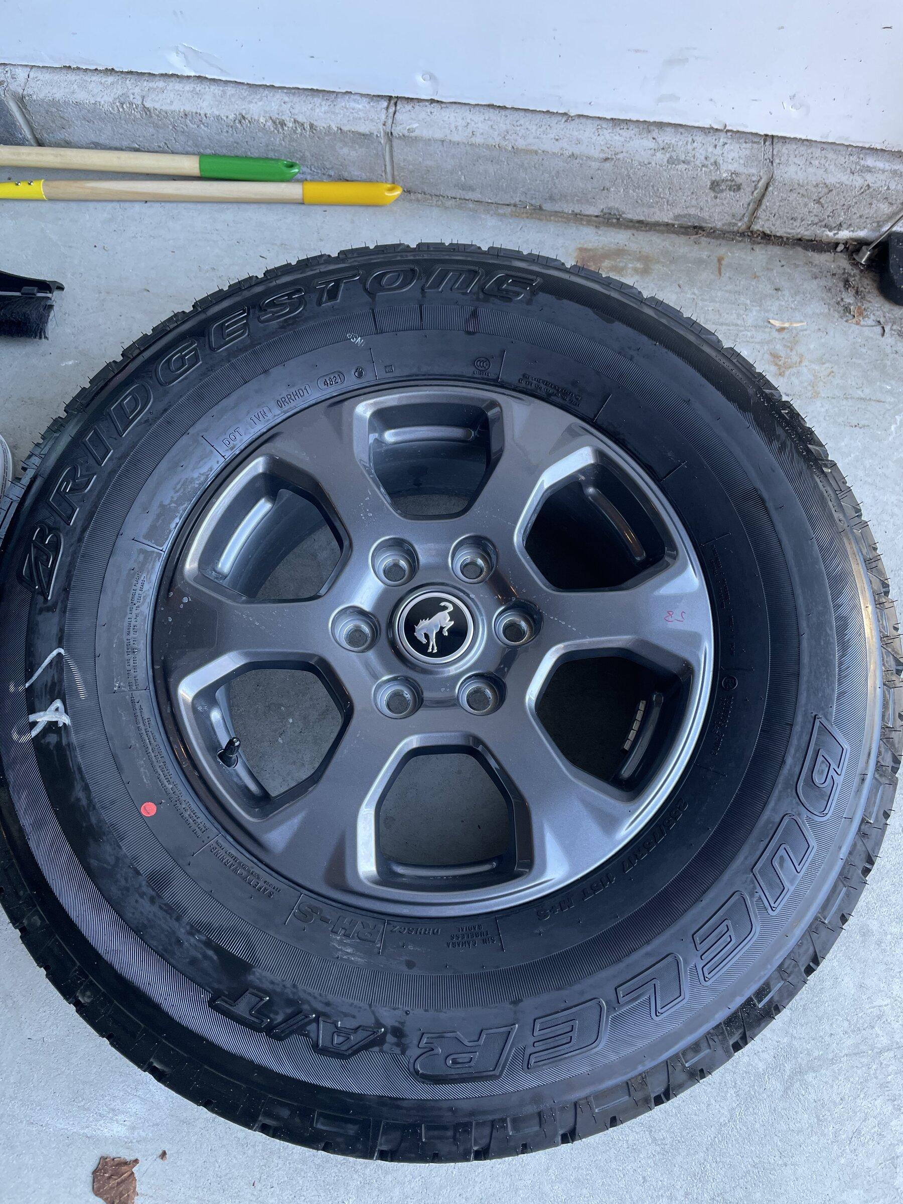 Ford Bronco Big Bend Wheels/Tires with TPMS 3BC34553-9761-434D-85BC-1A46345D2788