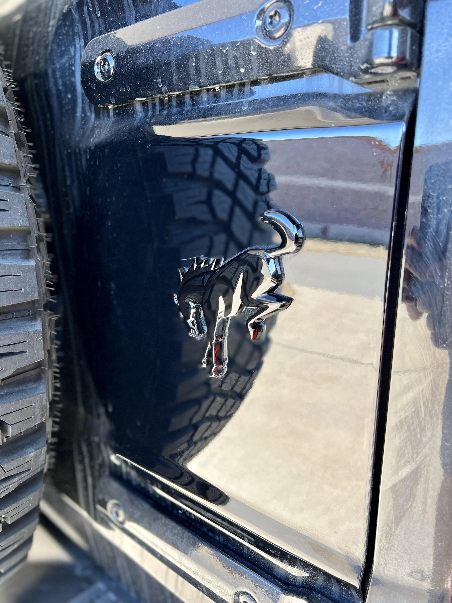Ford Bronco SHADOW BLACK Bronco Club 8D2B578E-9879-43C0-9304-FF9DC3EBAE3A