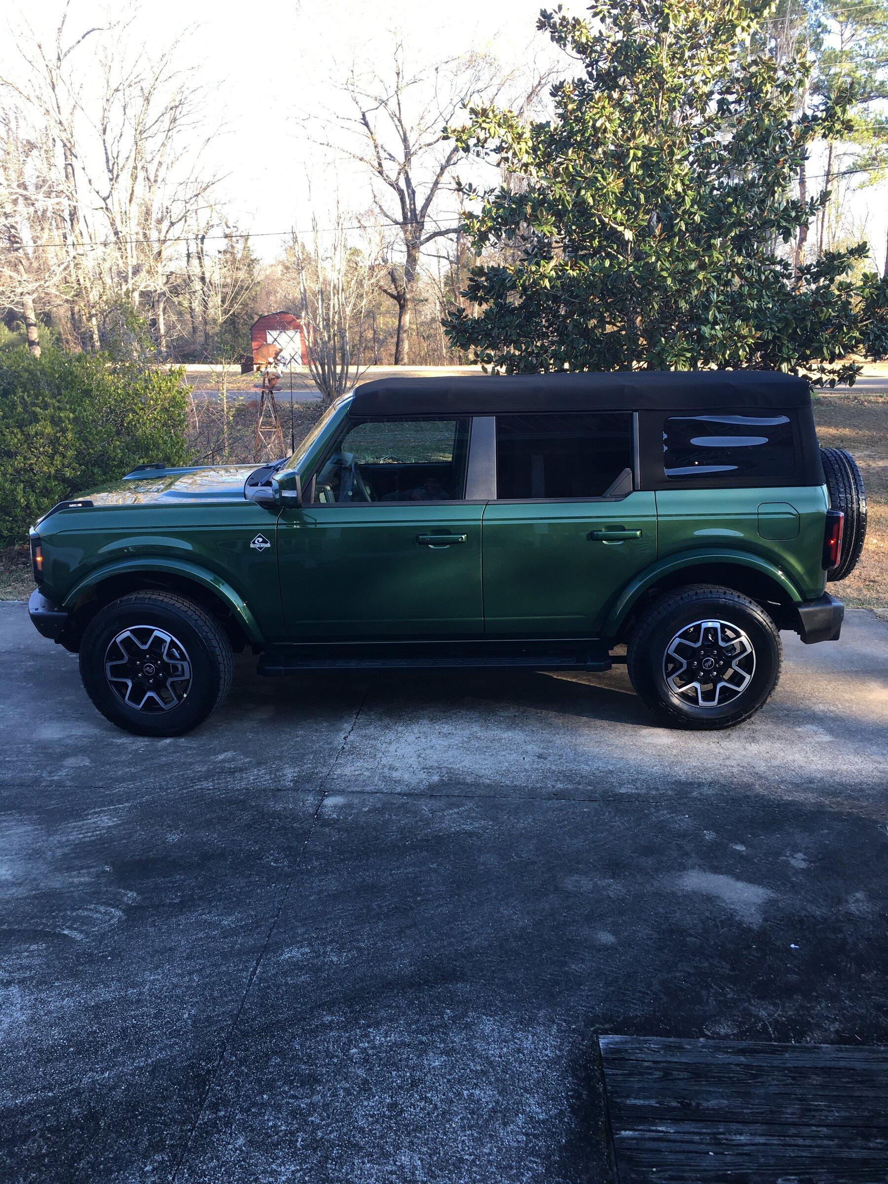 Ford Bronco ERUPTION GREEN Bronco Club 21A78EE8-0746-4F84-A68A-3D0E74A10B6B