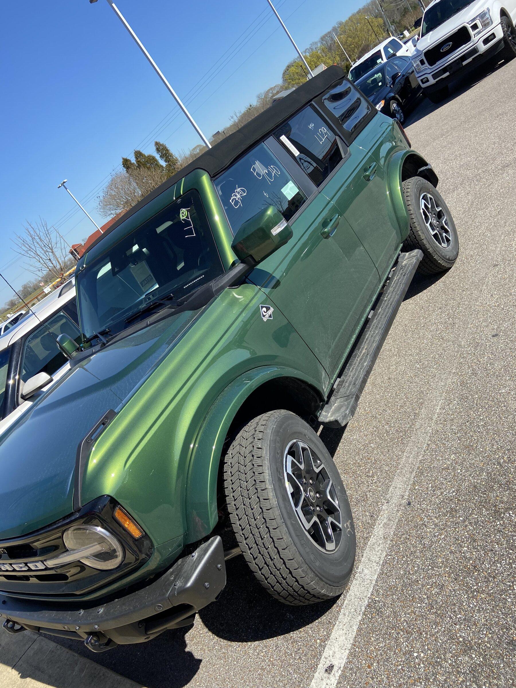 Ford Bronco ERUPTION GREEN Bronco Club 84FF47BB-FE0D-4C0E-B0FC-BE261C340A74