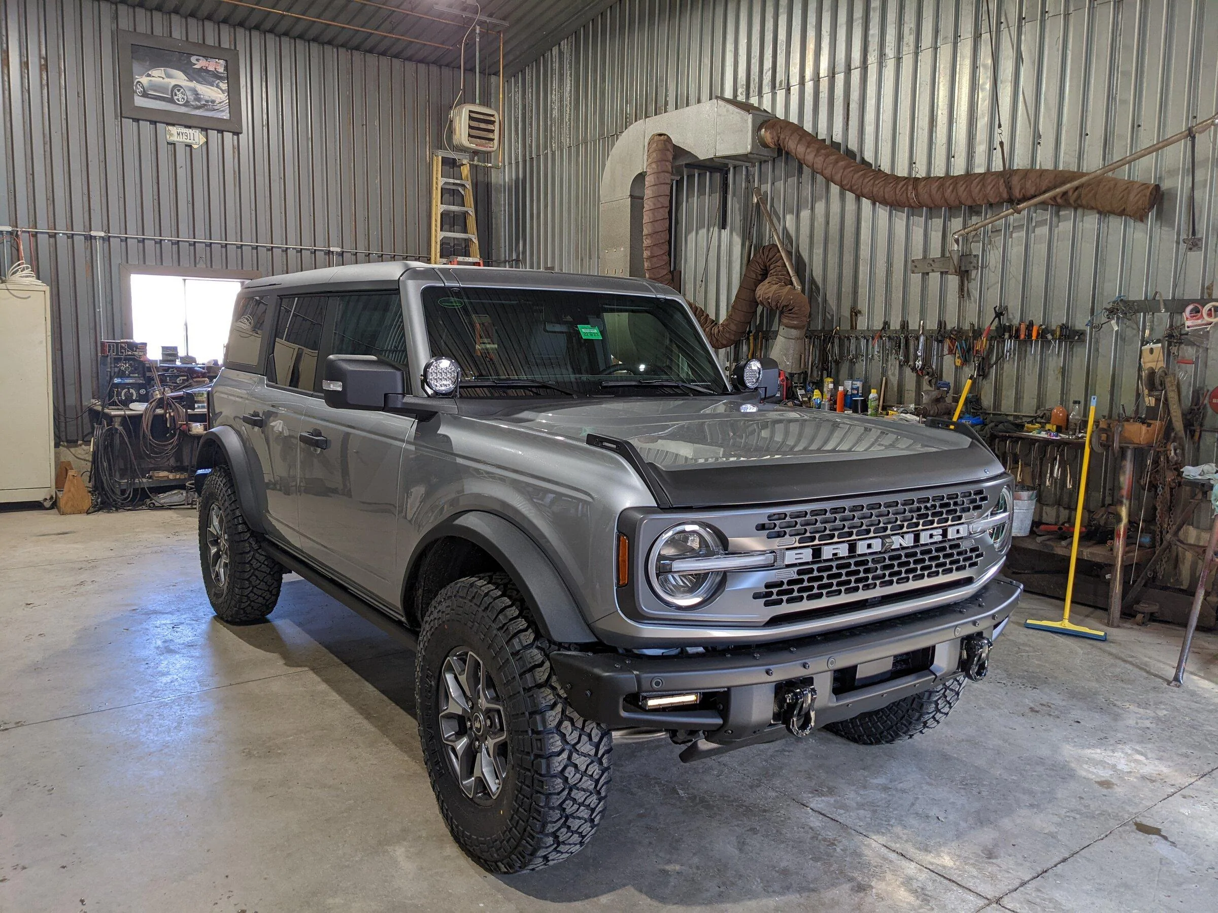Ford Bronco ICONIC SILVER Bronco Club PXL_20220226_165852001