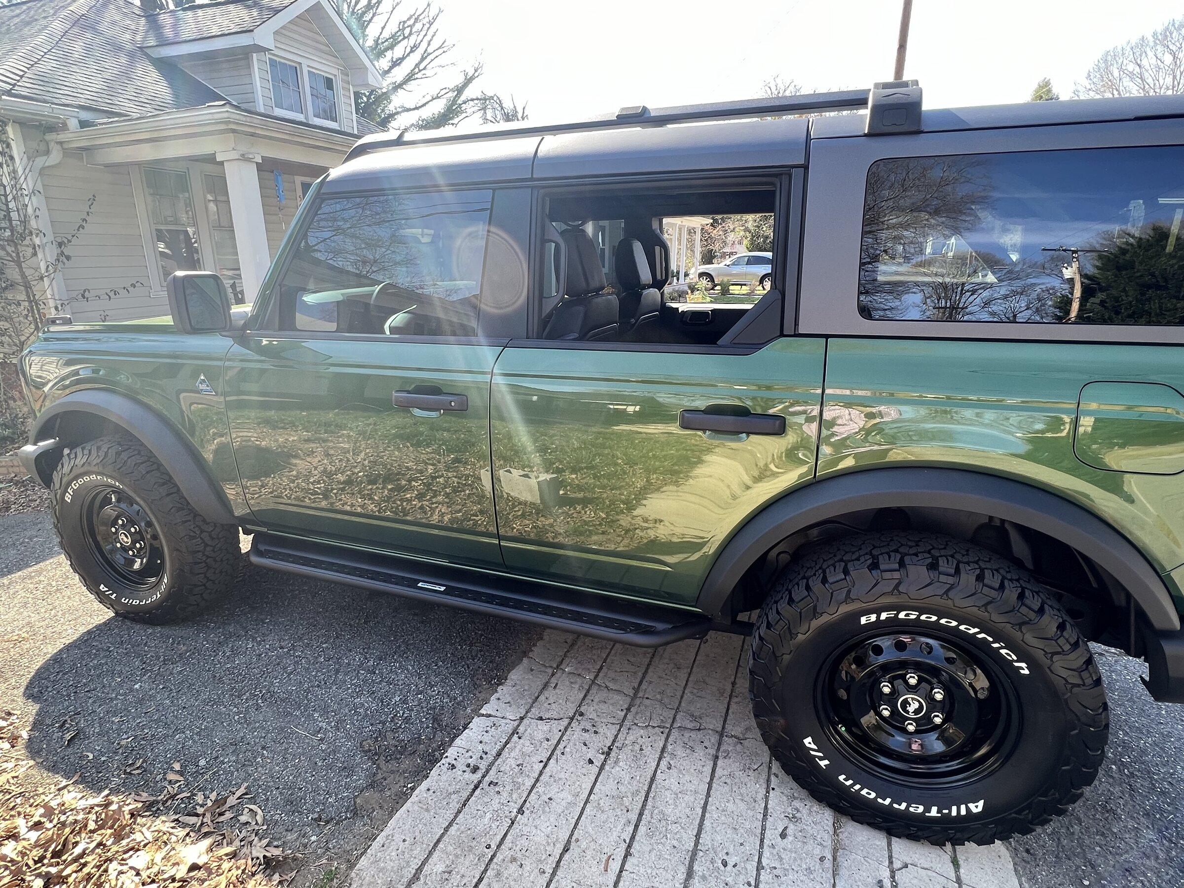 Ford Bronco GO RHINO DOMINATOR DSS SLIDERS installed 6279728F-7708-49E7-A7A6-7DF84818A511