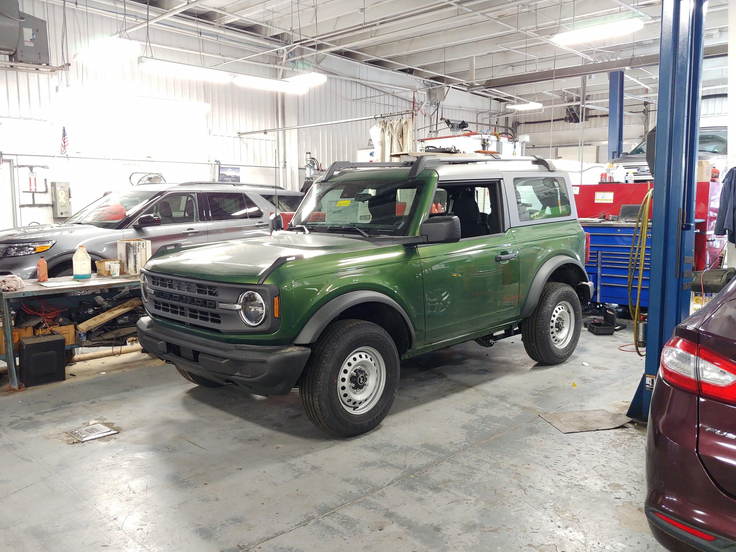 Ford Bronco ERUPTION GREEN Bronco Club 0304221015
