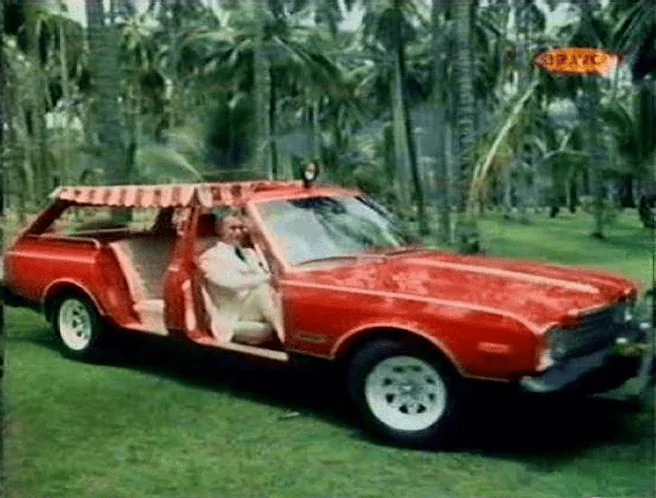 Ford Bronco FIRST LOOK - New Bronco Wagon Model Spotted 1646437590804