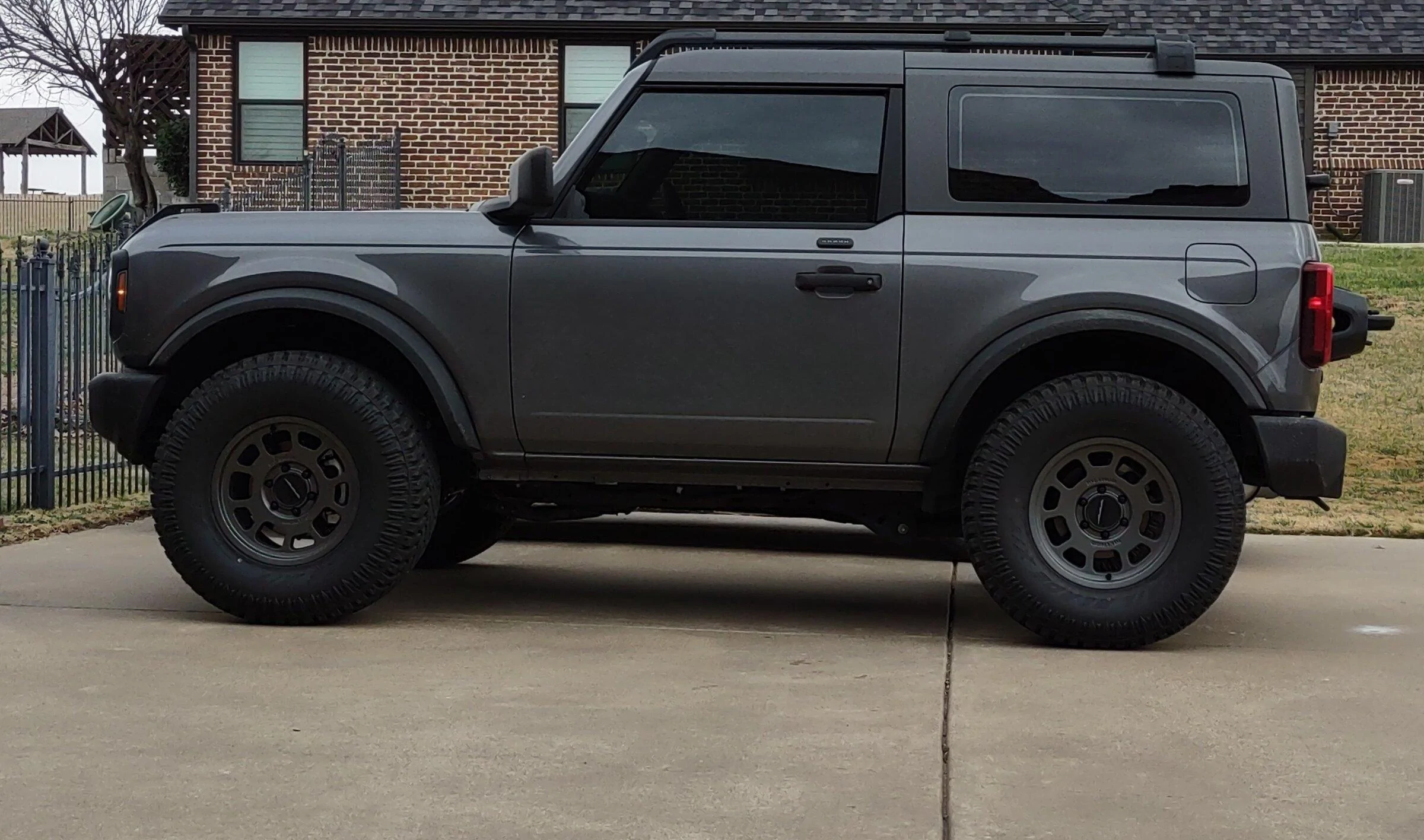 Ford Bronco 2dr MIC w/35s Uphill