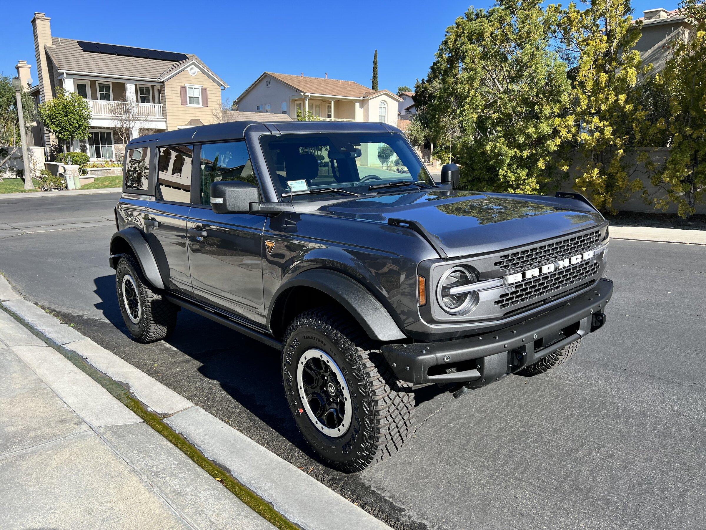 Ford Bronco CARBONIZED GRAY Bronco Club IMG_7062