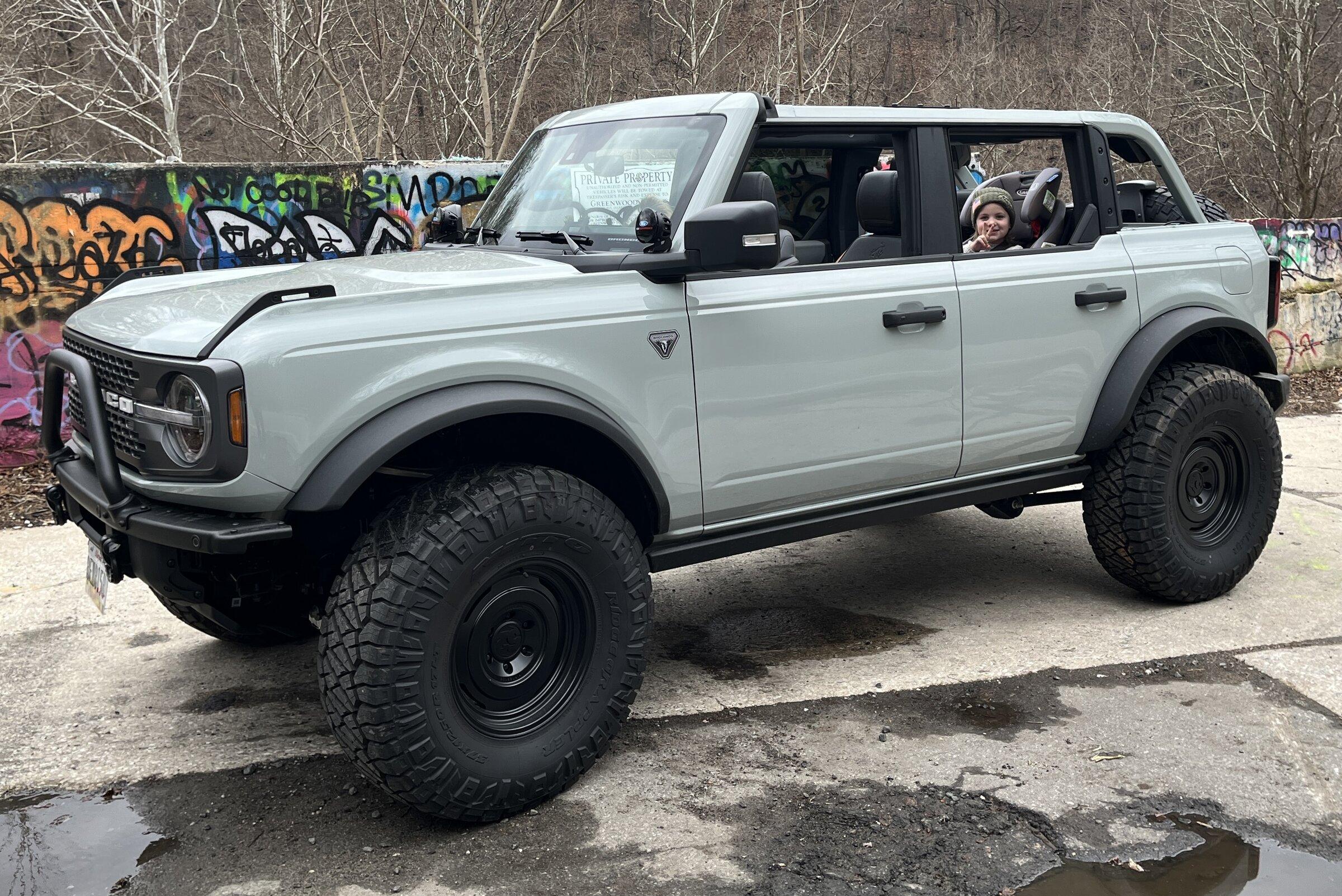 Ford Bronco CACTUS GRAY Bronco Club F27E2B10-F28A-4265-8B8D-816B24C3E650