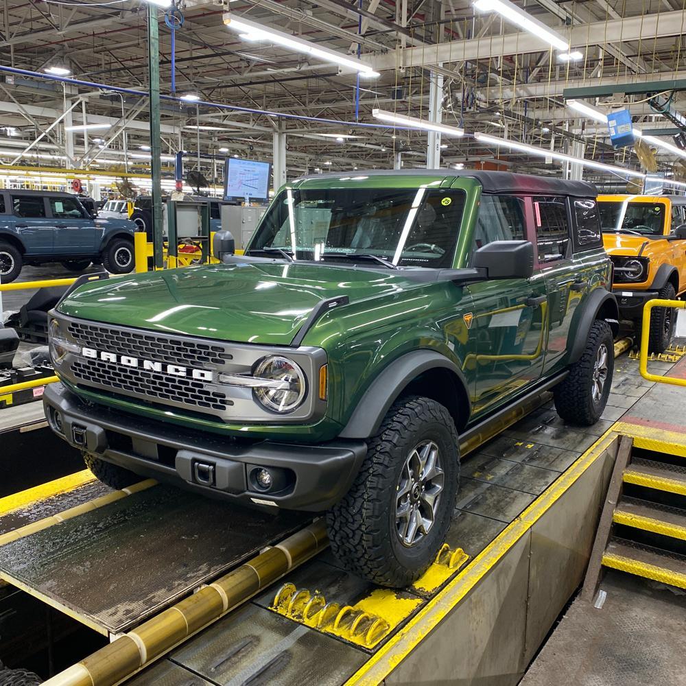 Ford Bronco ERUPTION GREEN Bronco Club 7FB60424-B6C3-42BD-B6C5-012E617458DE