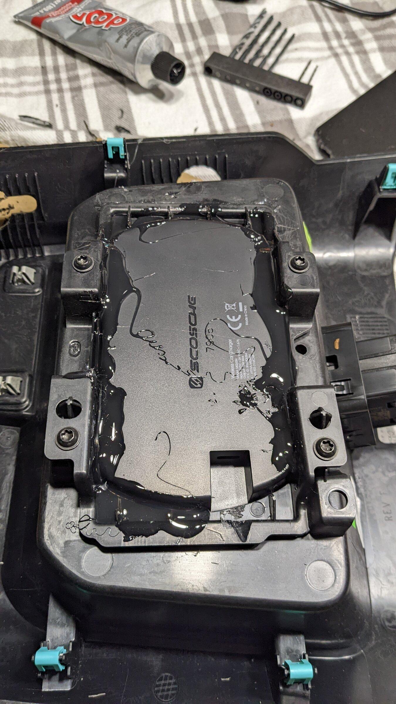 Ford Bronco Cheap B*d charging pad mod PXL_20220218_043913521