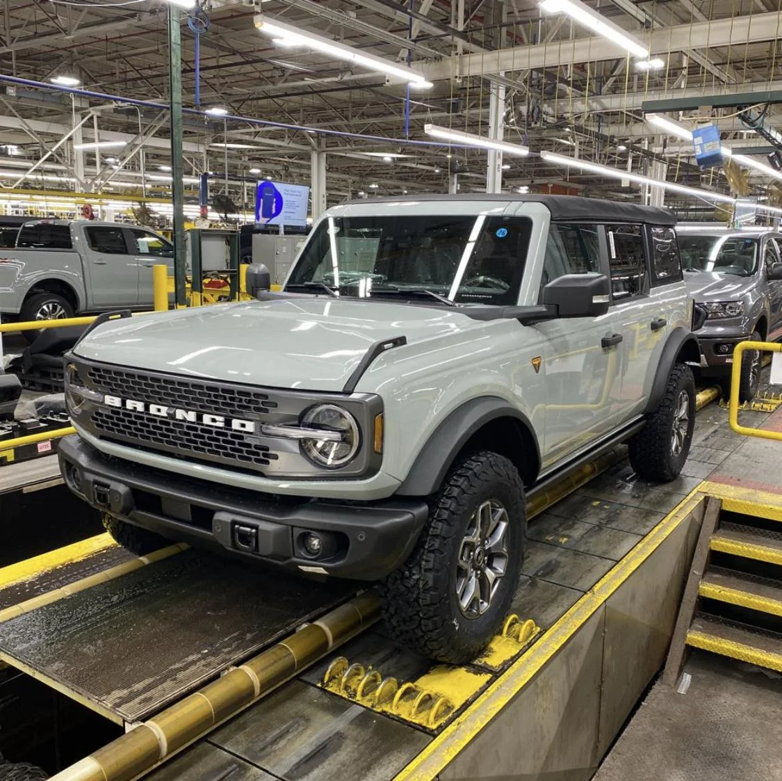Ford Bronco 2/21/2022 Build Week Group C164B4C2-775D-4570-81DE-329C46FEE290