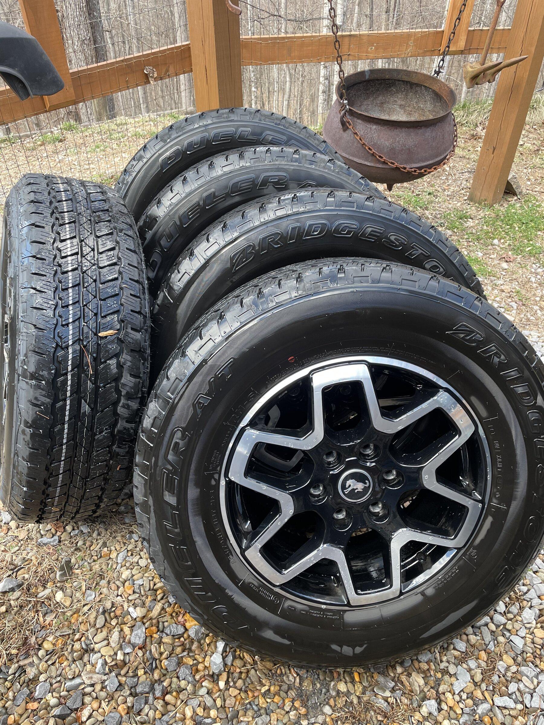 Ford Bronco Outer Banks wheels and tires with TPMS DAD234D5-A926-4FD0-B383-94D57117AC36