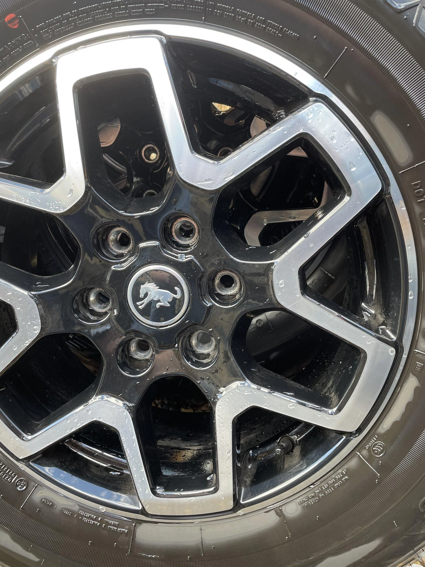 Ford Bronco Outer Banks wheels and tires with TPMS 5B1CBBDA-572B-4E43-8C8D-63A8FAB5FE4F