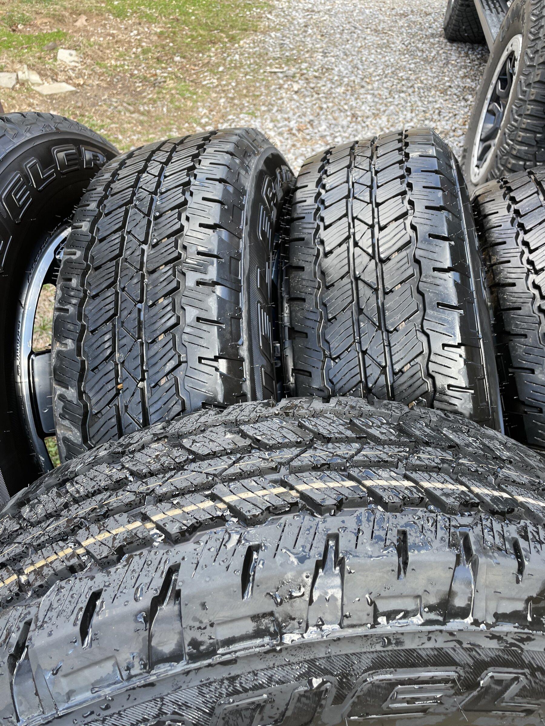 Ford Bronco Outer Banks wheels and tires with TPMS 94196EF0-41E4-45EB-A6A3-D46D1FF98125