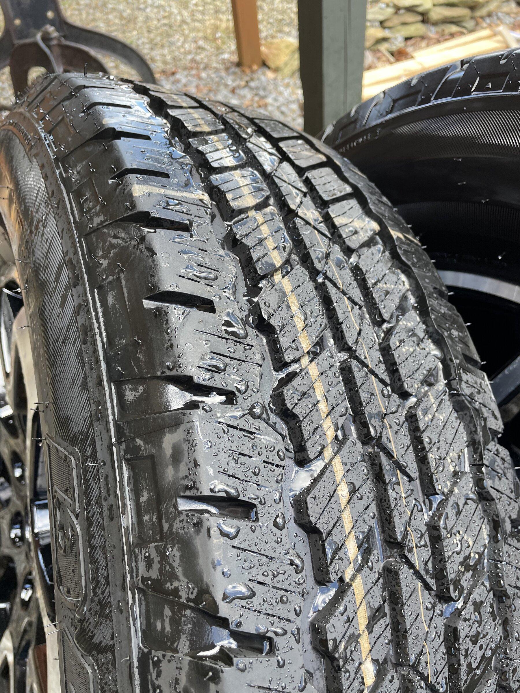 Ford Bronco Outer Banks wheels and tires with TPMS 34E7D5BF-1B73-41A5-93FB-0EA9A896E6AA