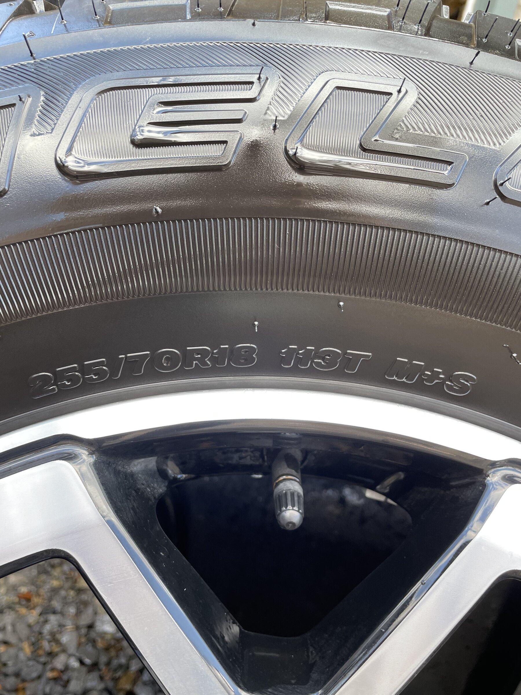 Ford Bronco Outer Banks wheels and tires with TPMS B6FF5566-6A45-4E21-83A6-14E635E26CEA