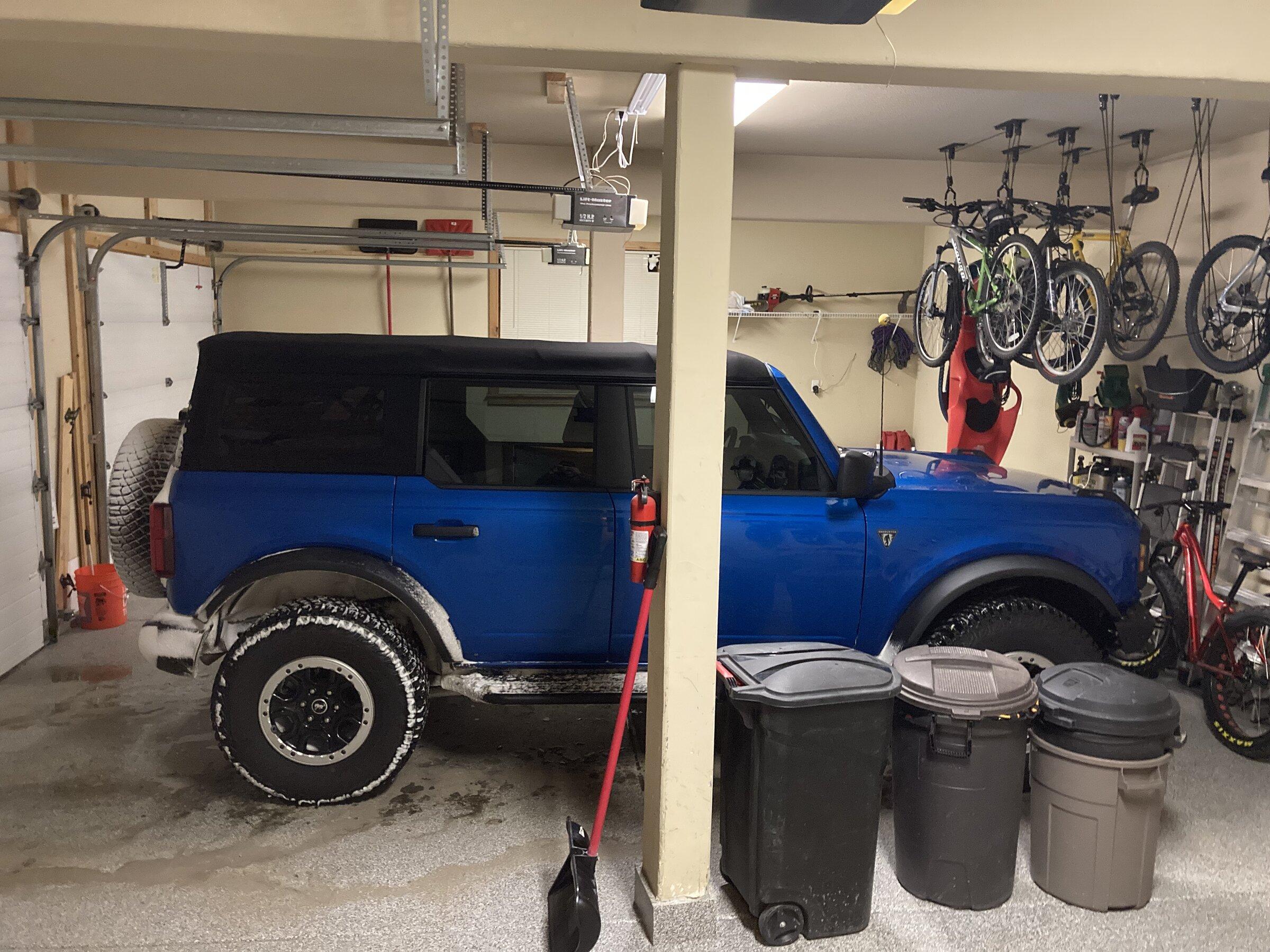 Ford Bronco Velocity Blue vs Hot Pepper Red BC277454-8397-4D5F-9FE4-72DC2752CBC7