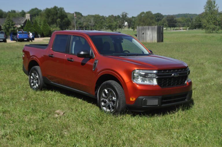 Ford Bronco Velocity Blue vs Hot Pepper Red DSC0033-16-768x510